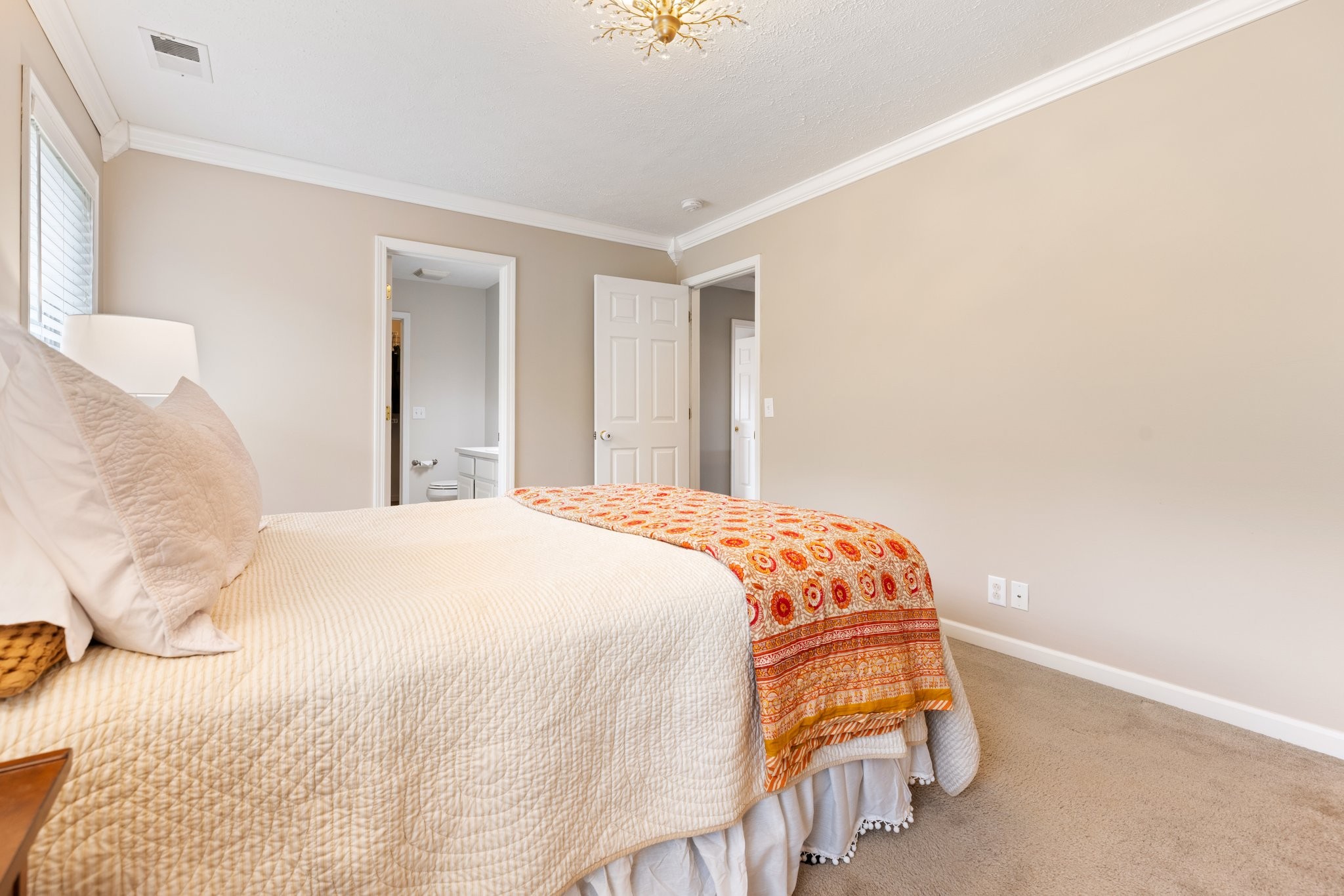 7104 Commonwealth Cir