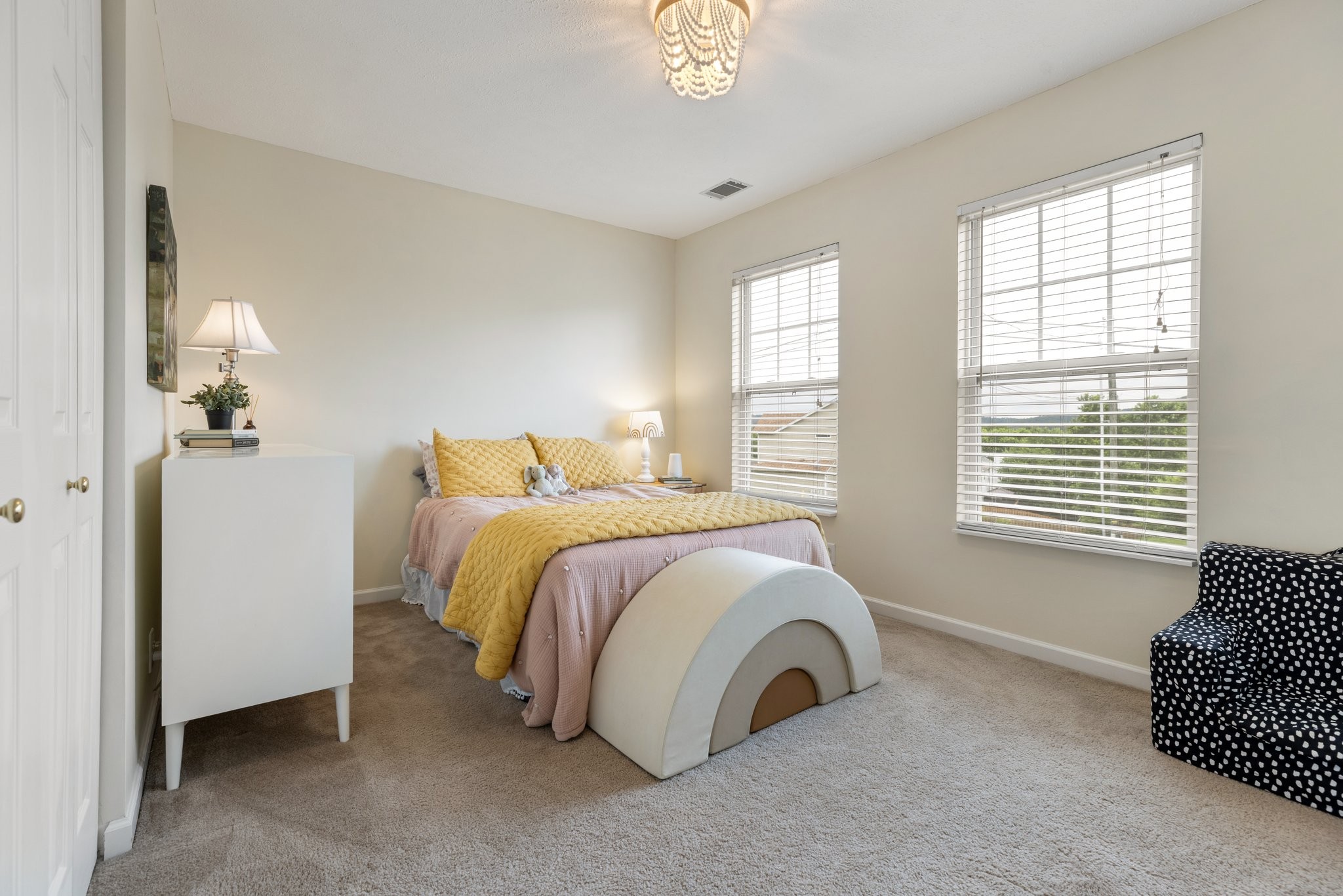 7104 Commonwealth Cir