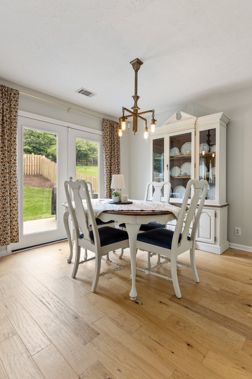 7104 Commonwealth Cir