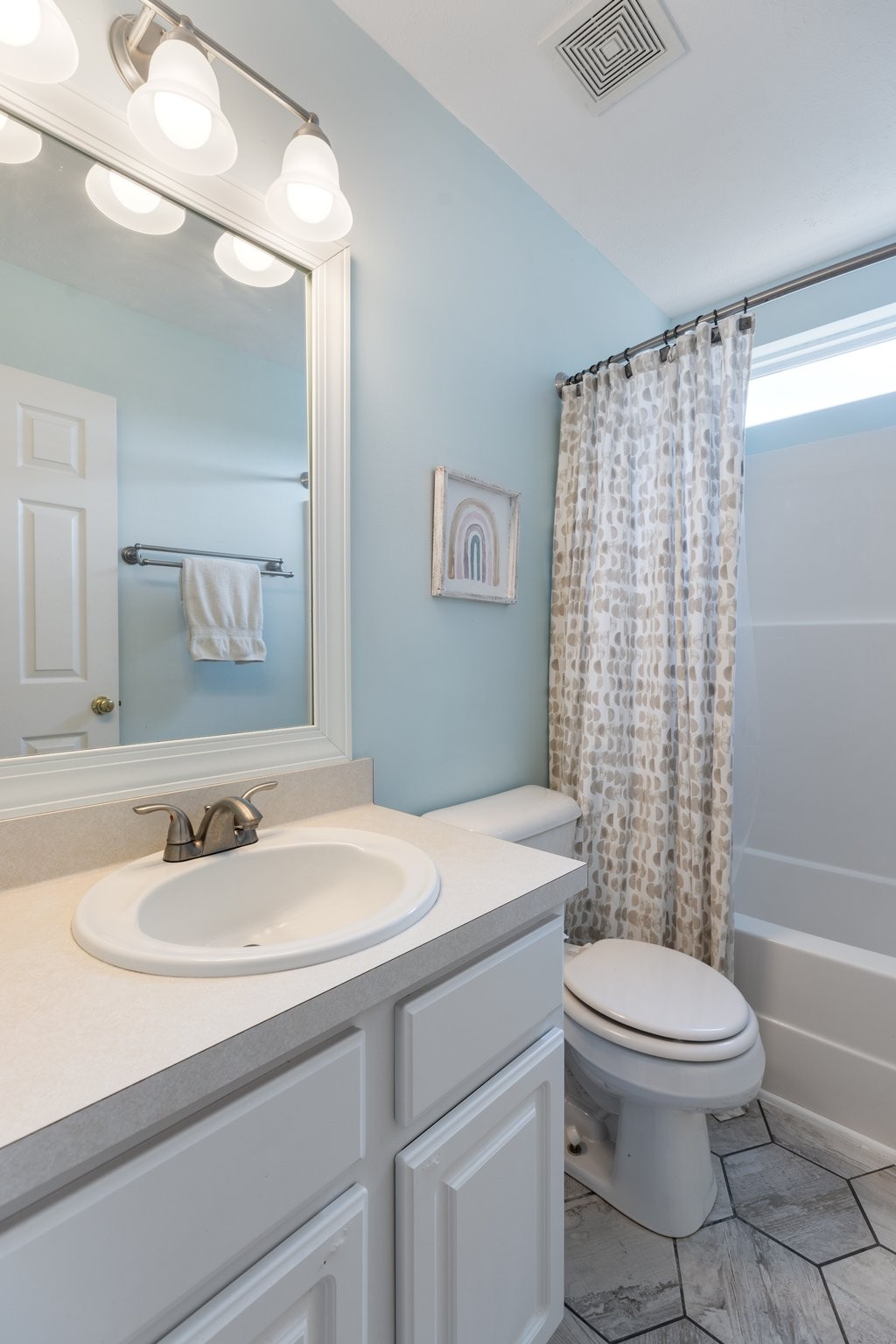 7104 Commonwealth Cir