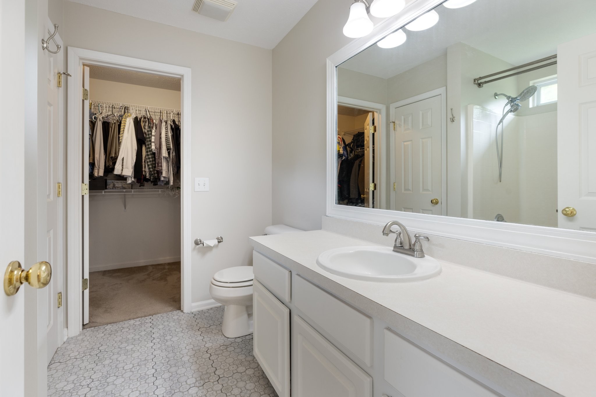 7104 Commonwealth Cir