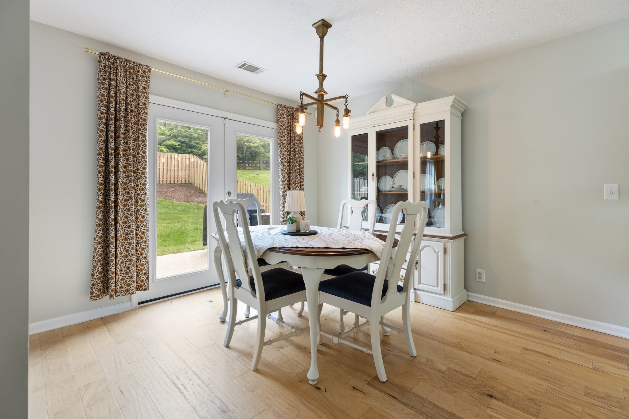 7104 Commonwealth Cir