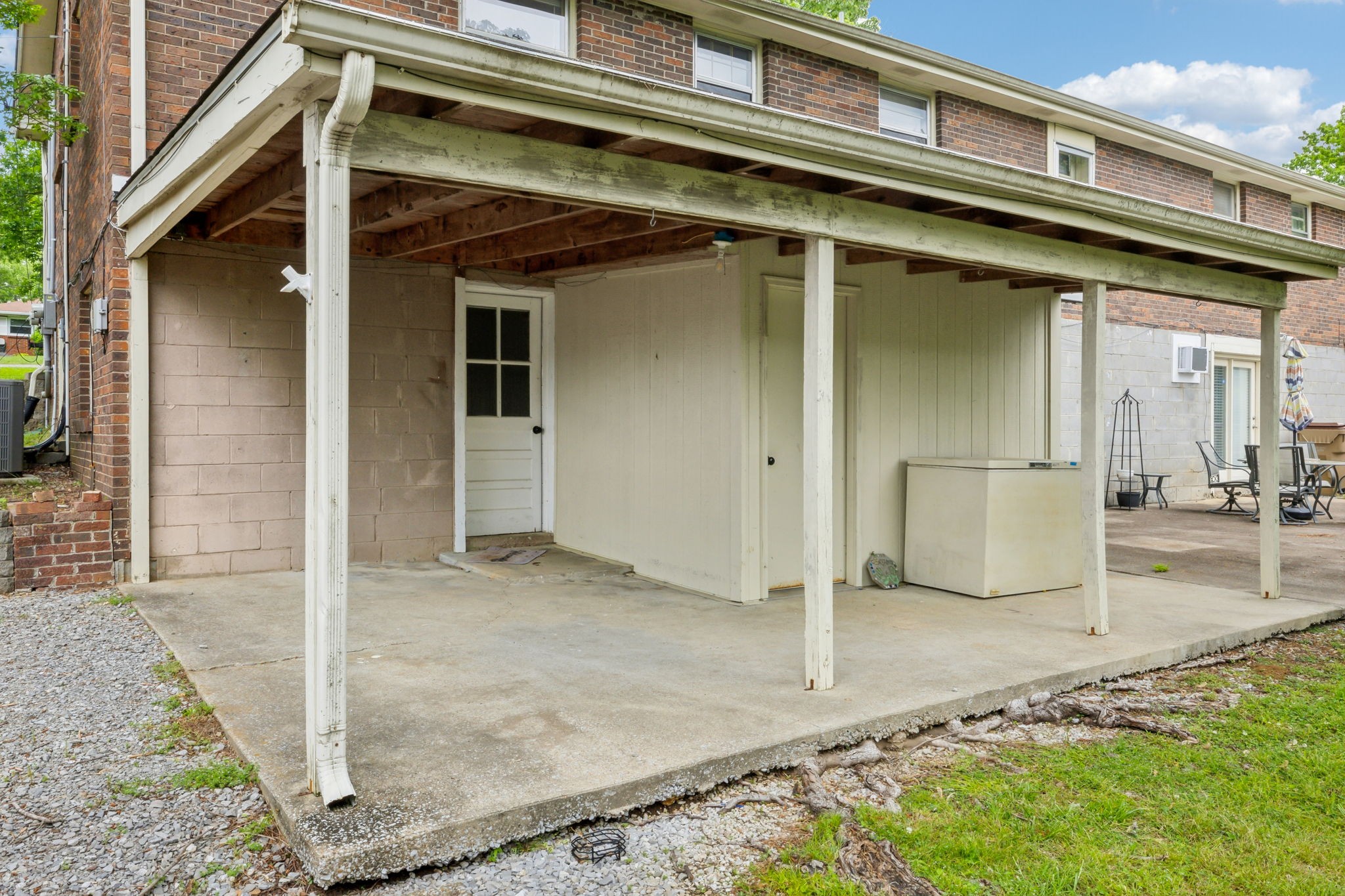 214 Rosehill Dr