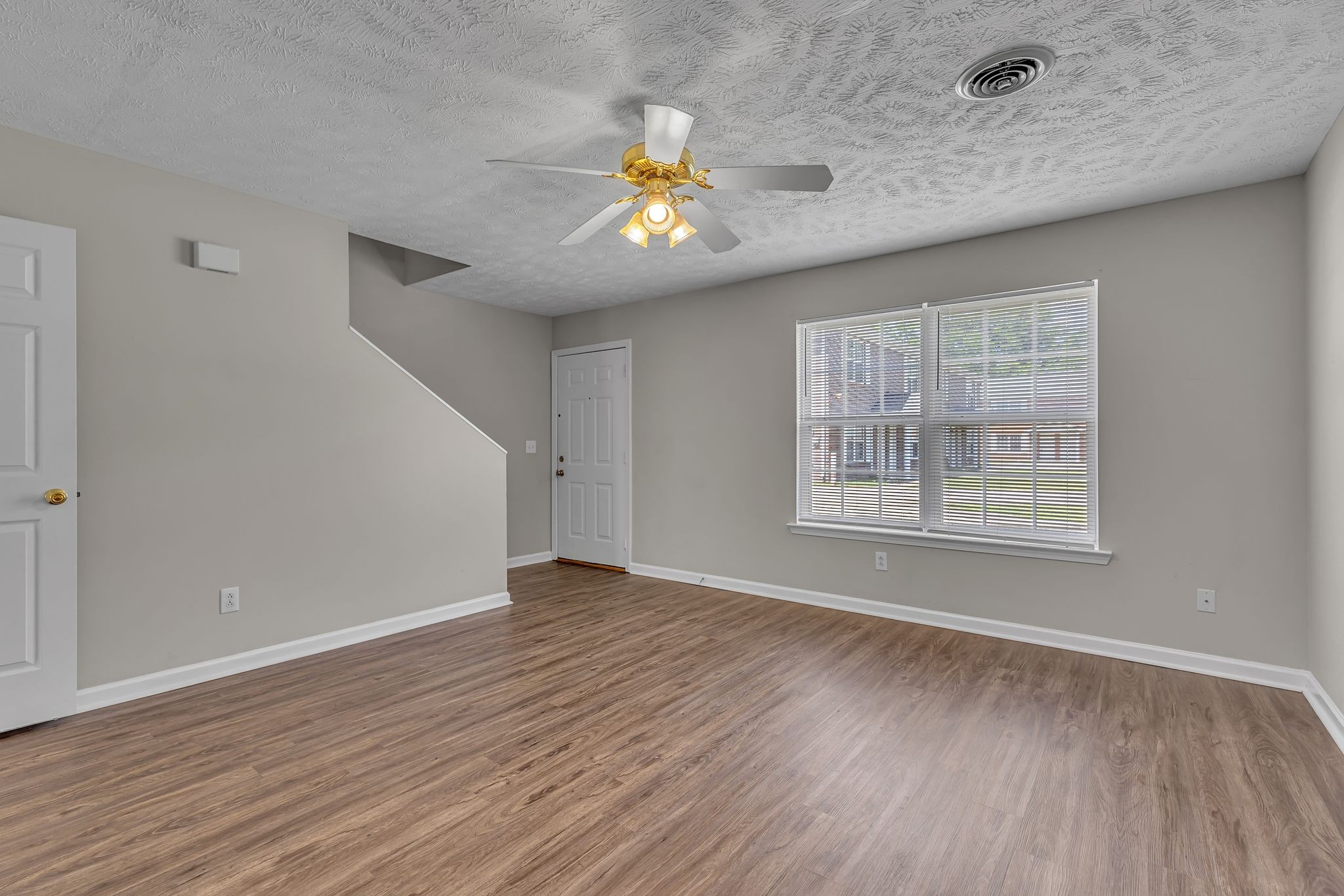 1512 Center Pointe Dr