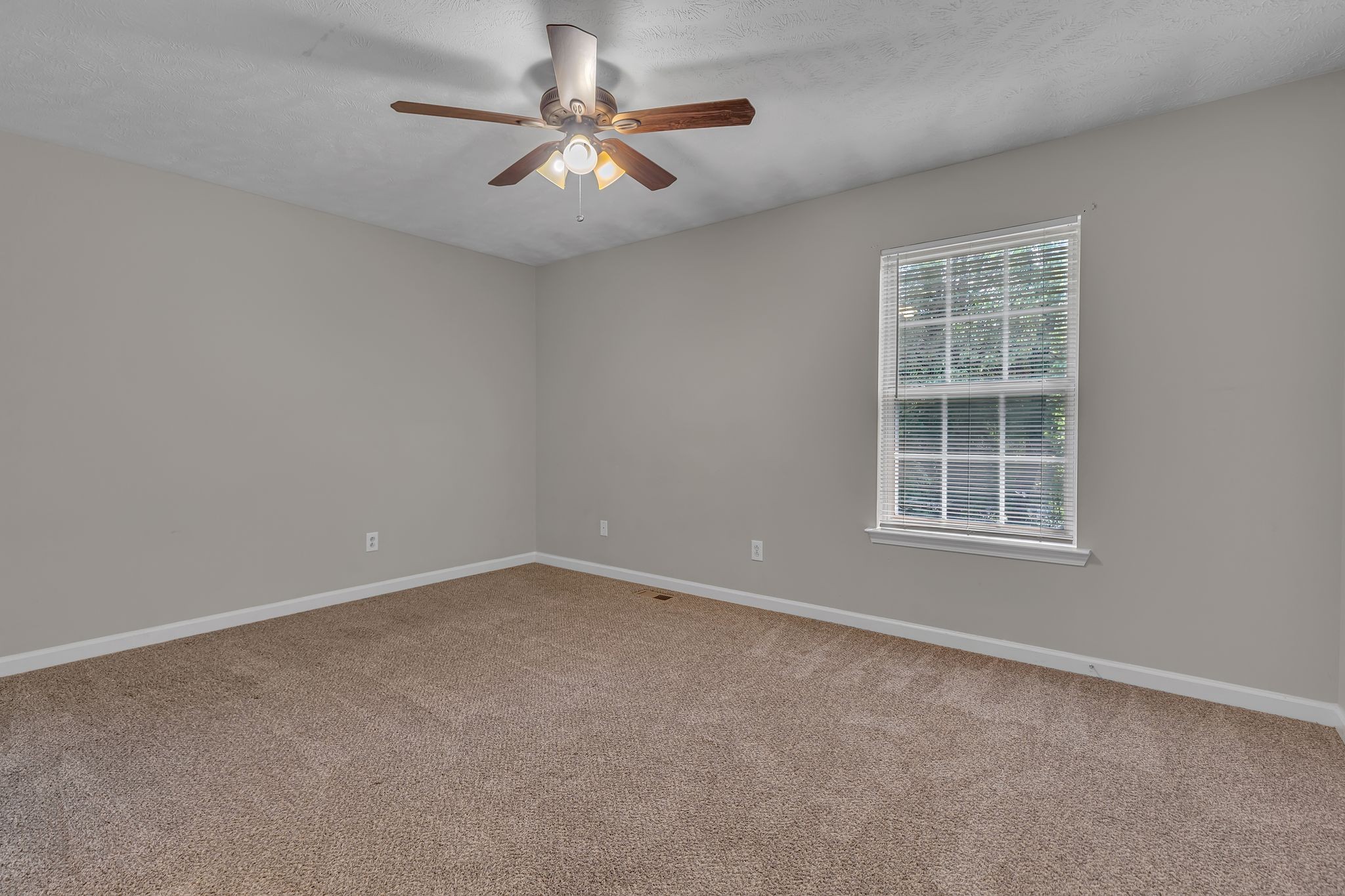 1512 Center Pointe Dr