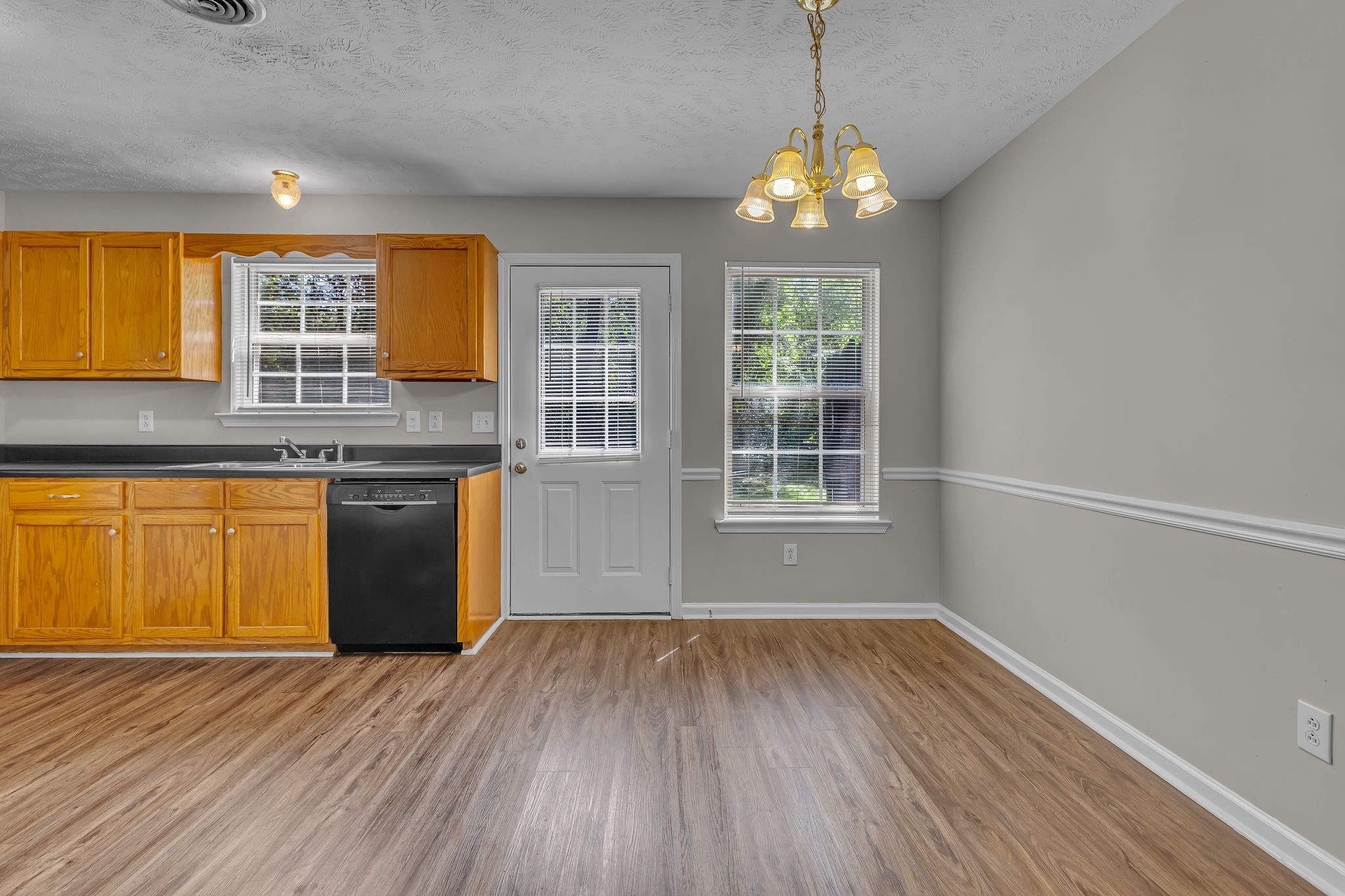 1512 Center Pointe Dr