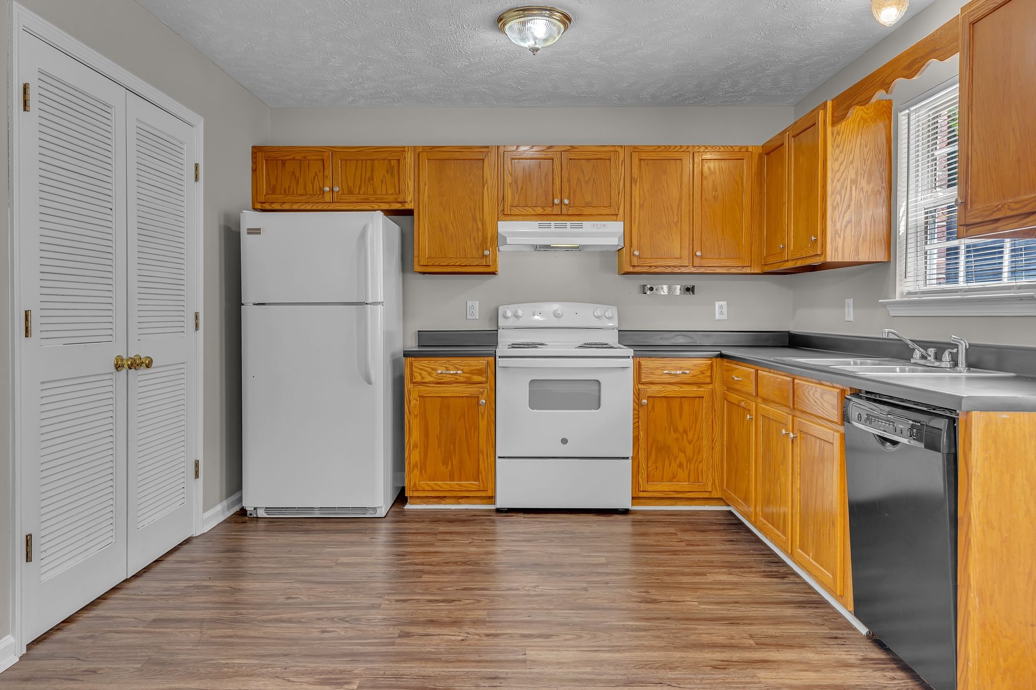 1512 Center Pointe Dr