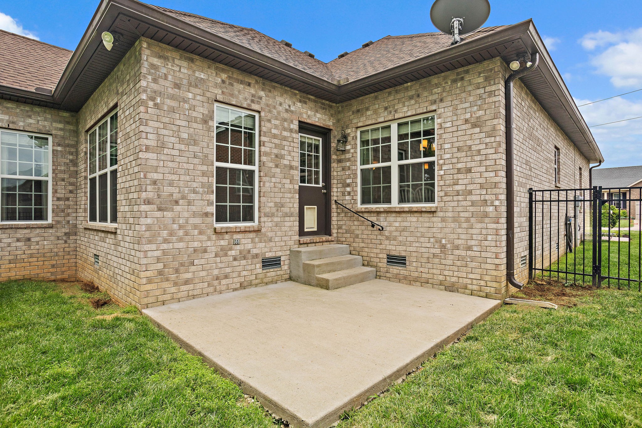 460 Lucy Cir