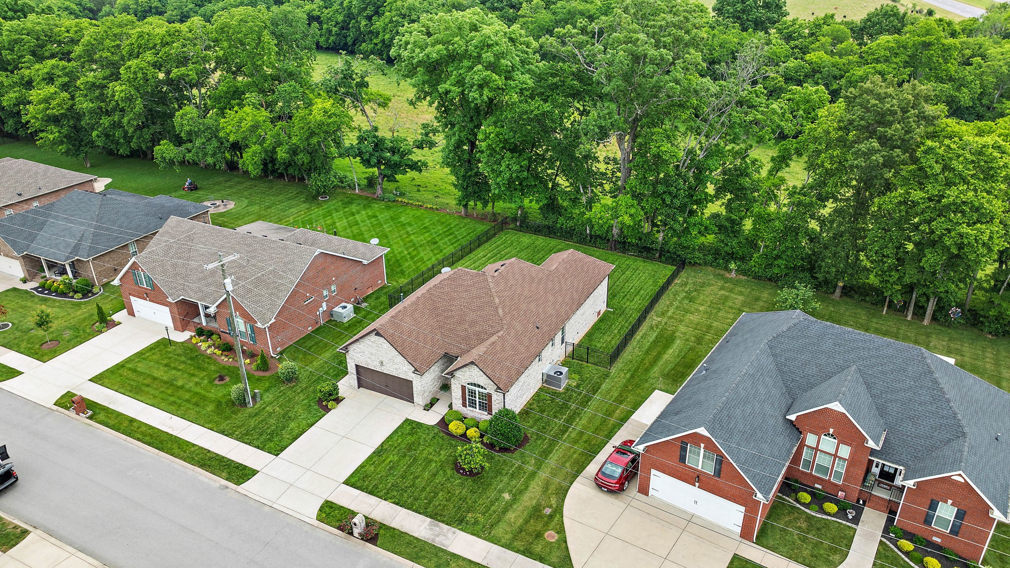 460 Lucy Cir
