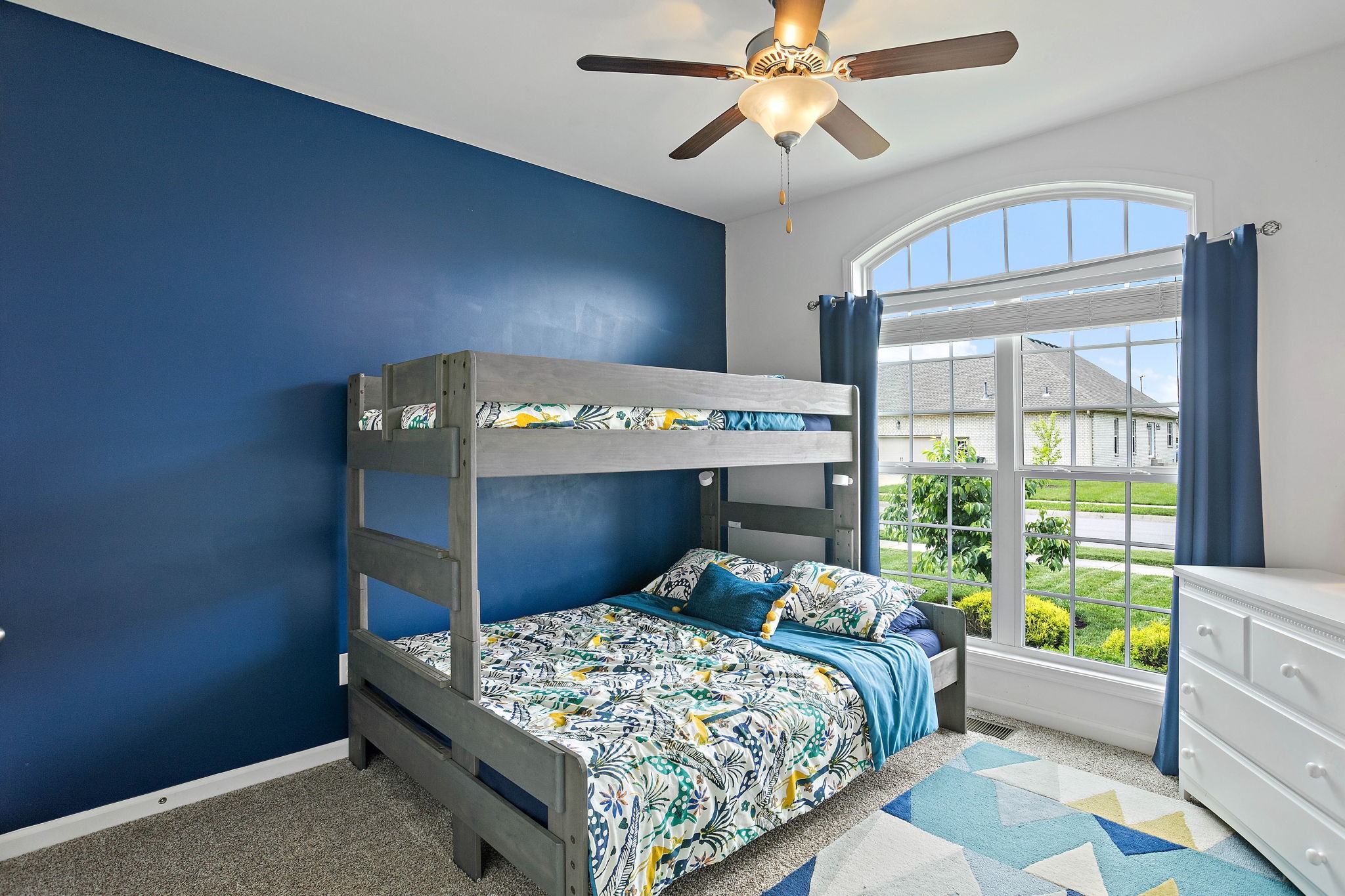 460 Lucy Cir