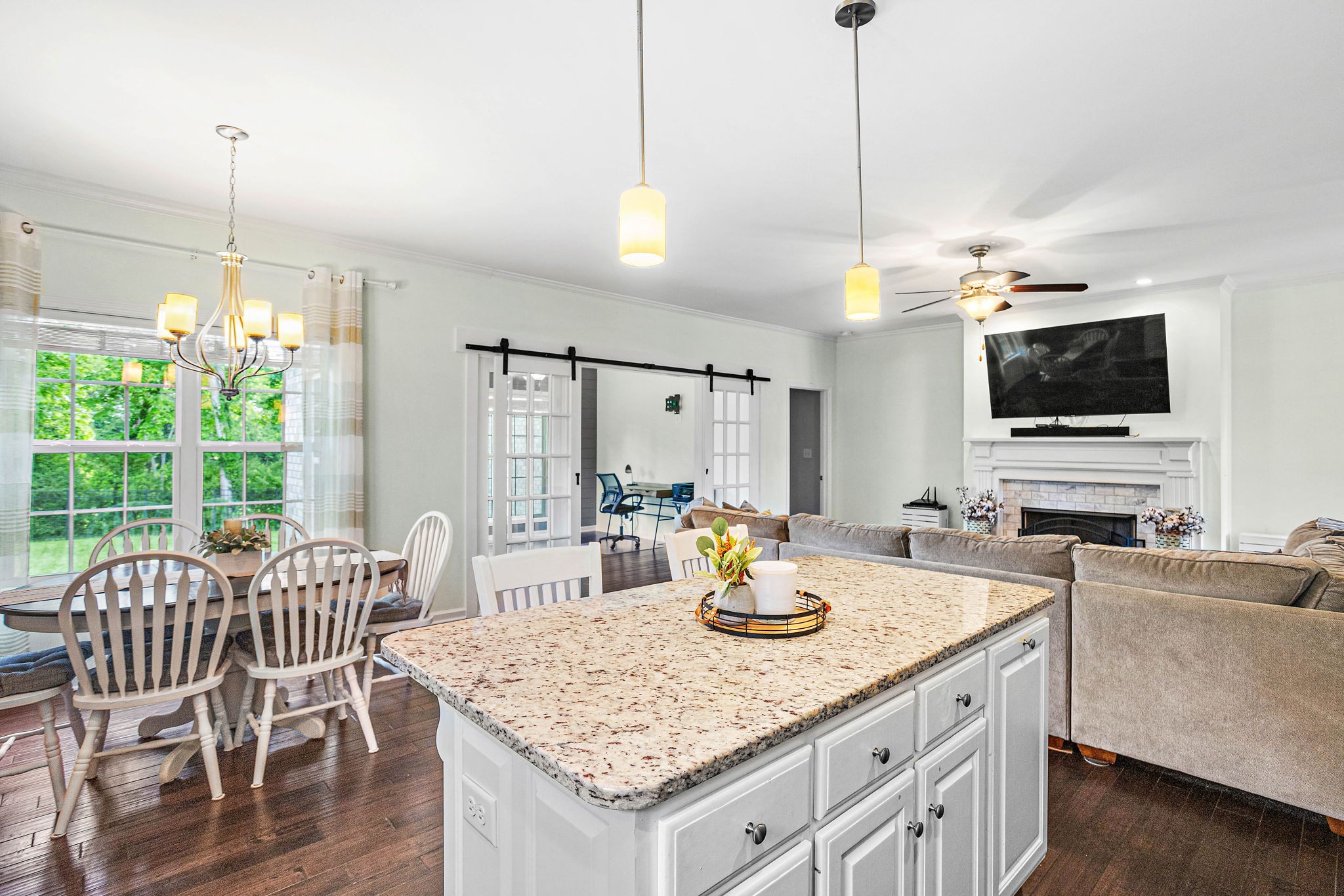 460 Lucy Cir