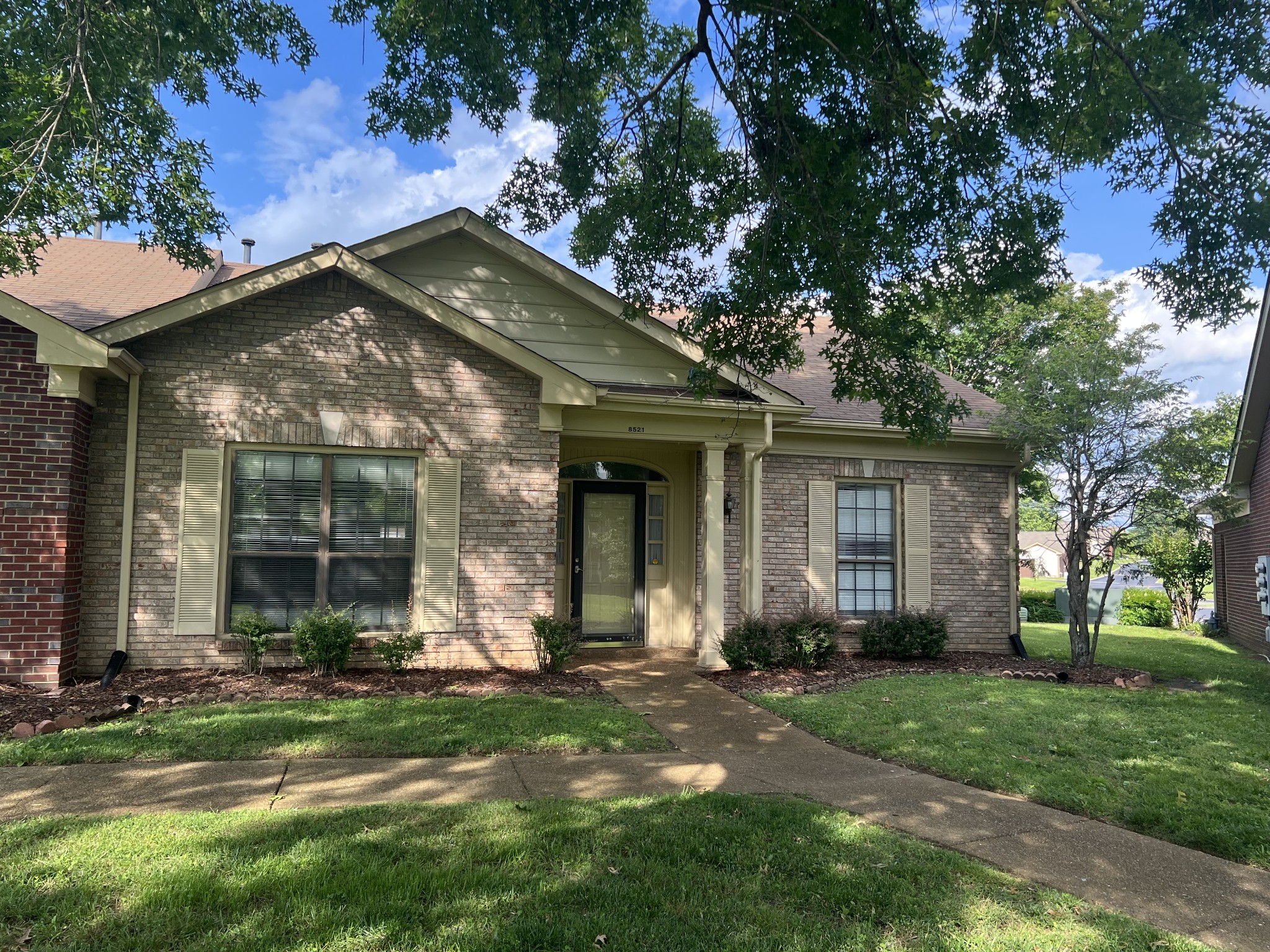 8521 Sawyer Brown Rd