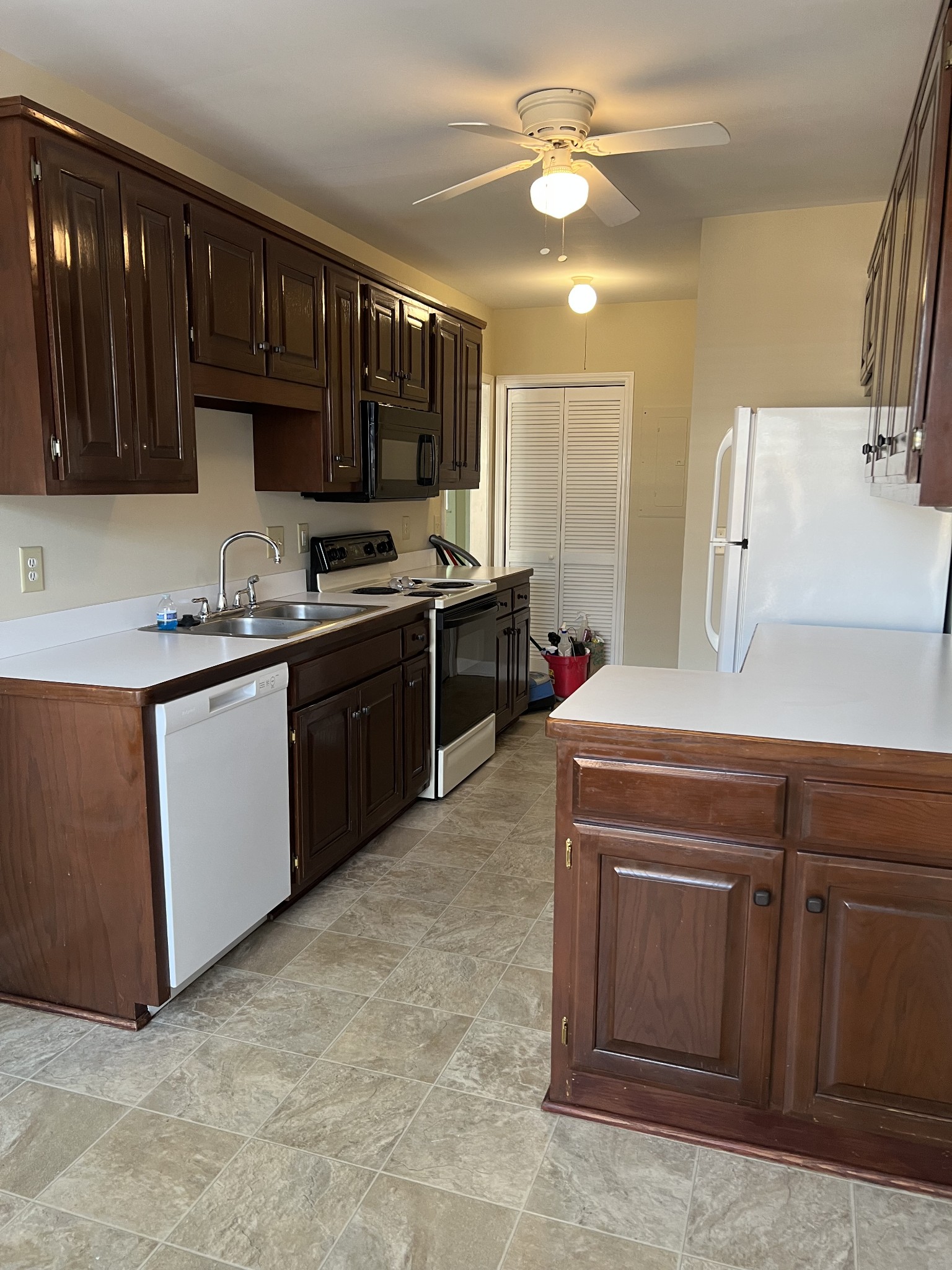 8521 Sawyer Brown Rd