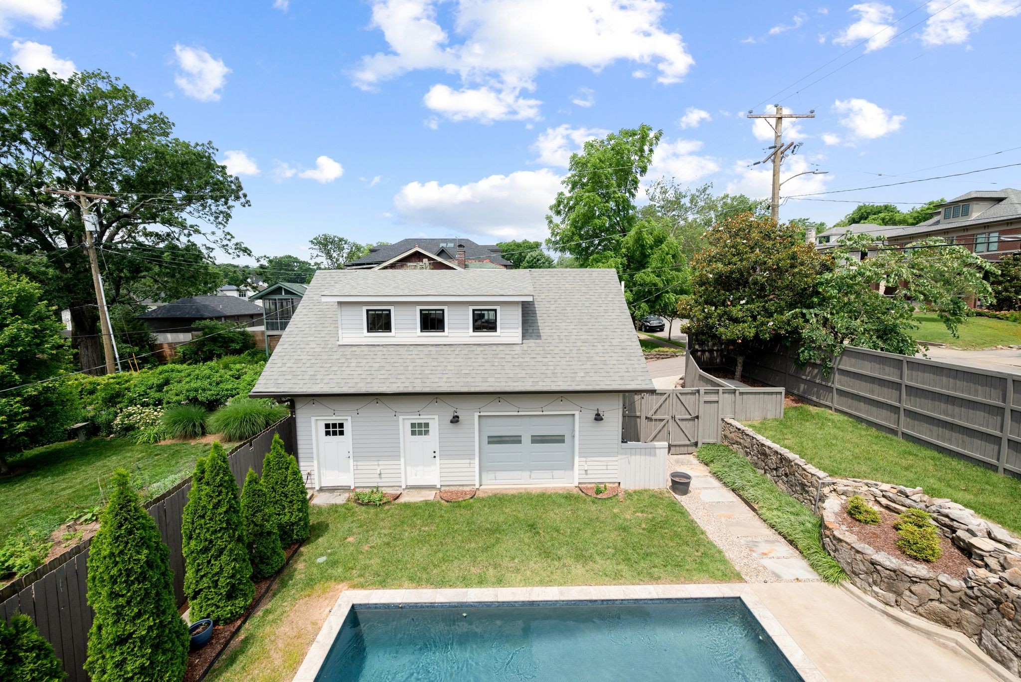 2601 Oakland Ave