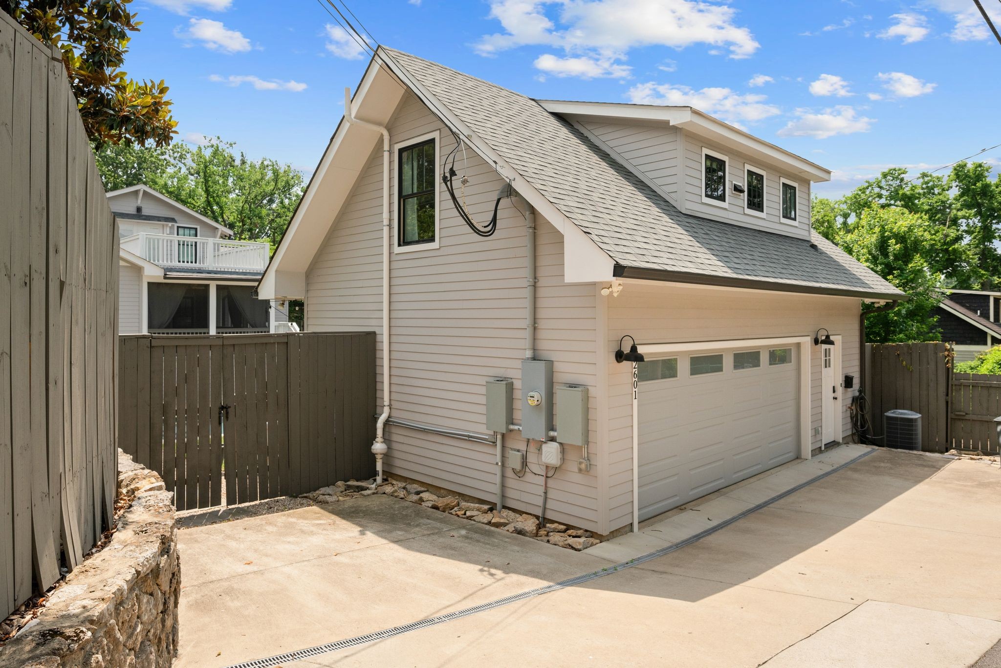 2601 Oakland Ave