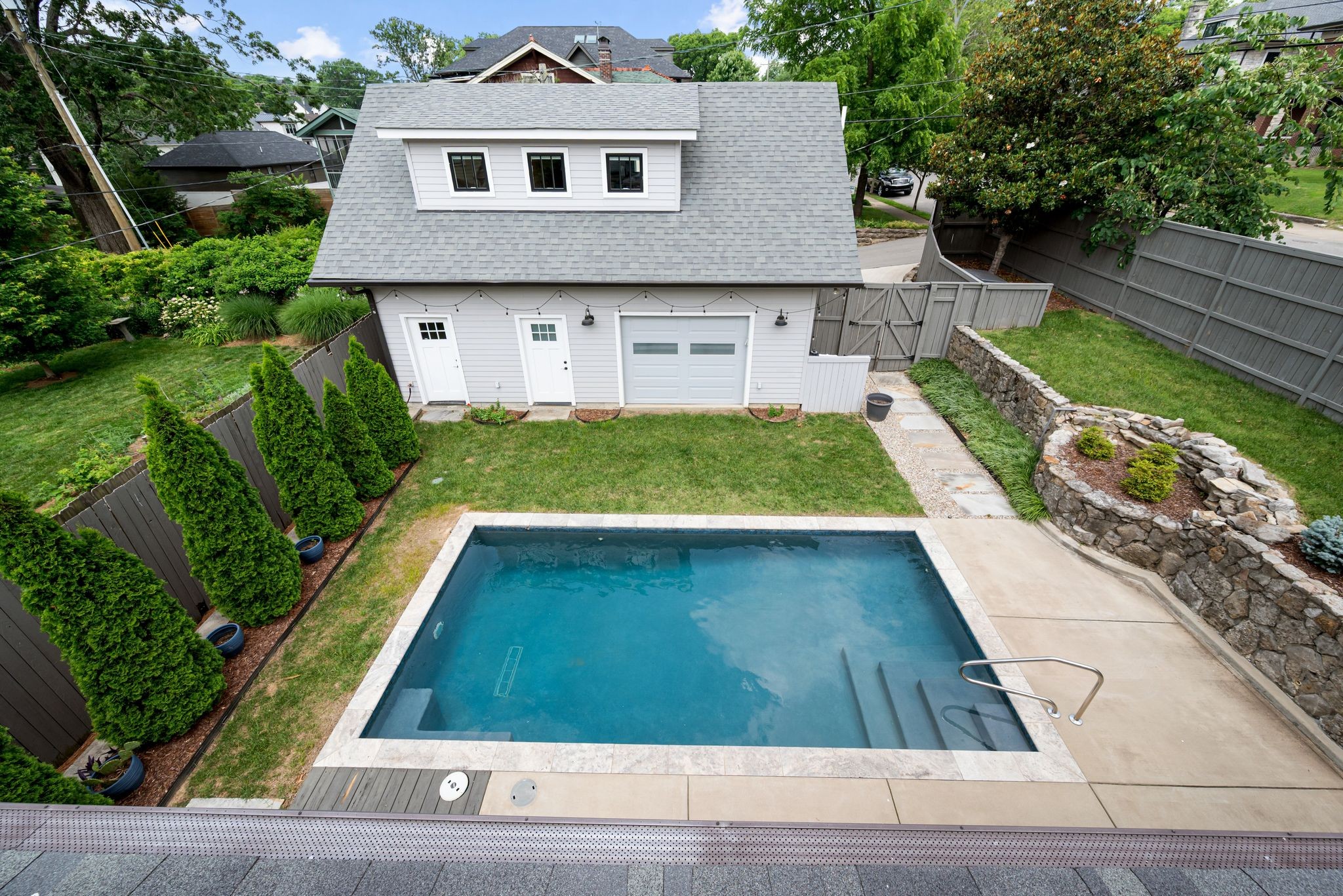 2601 Oakland Ave