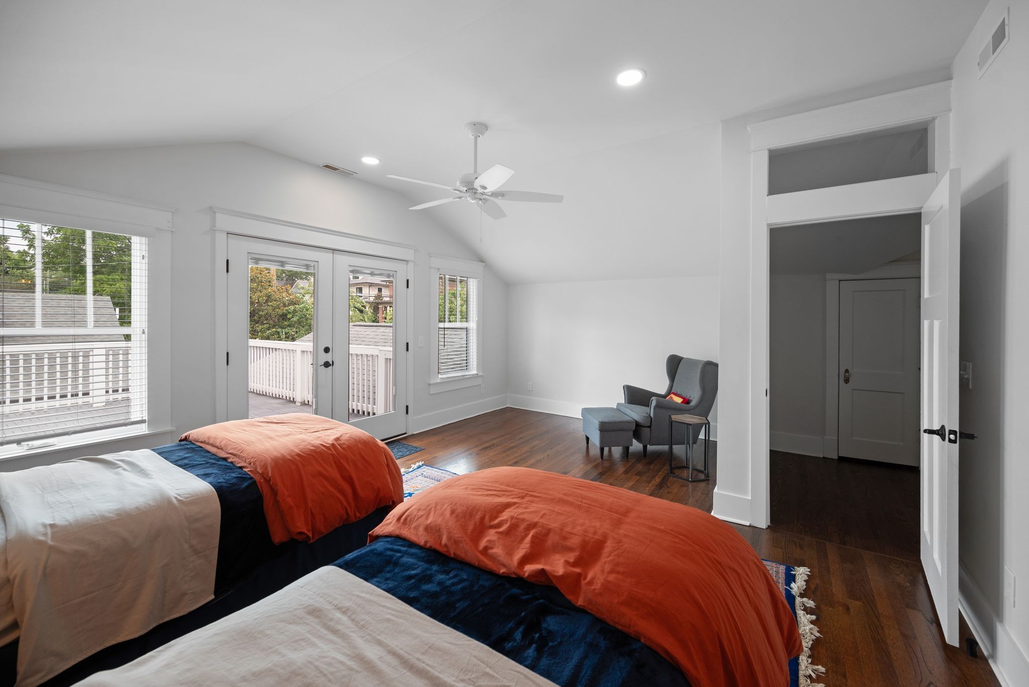 2601 Oakland Ave