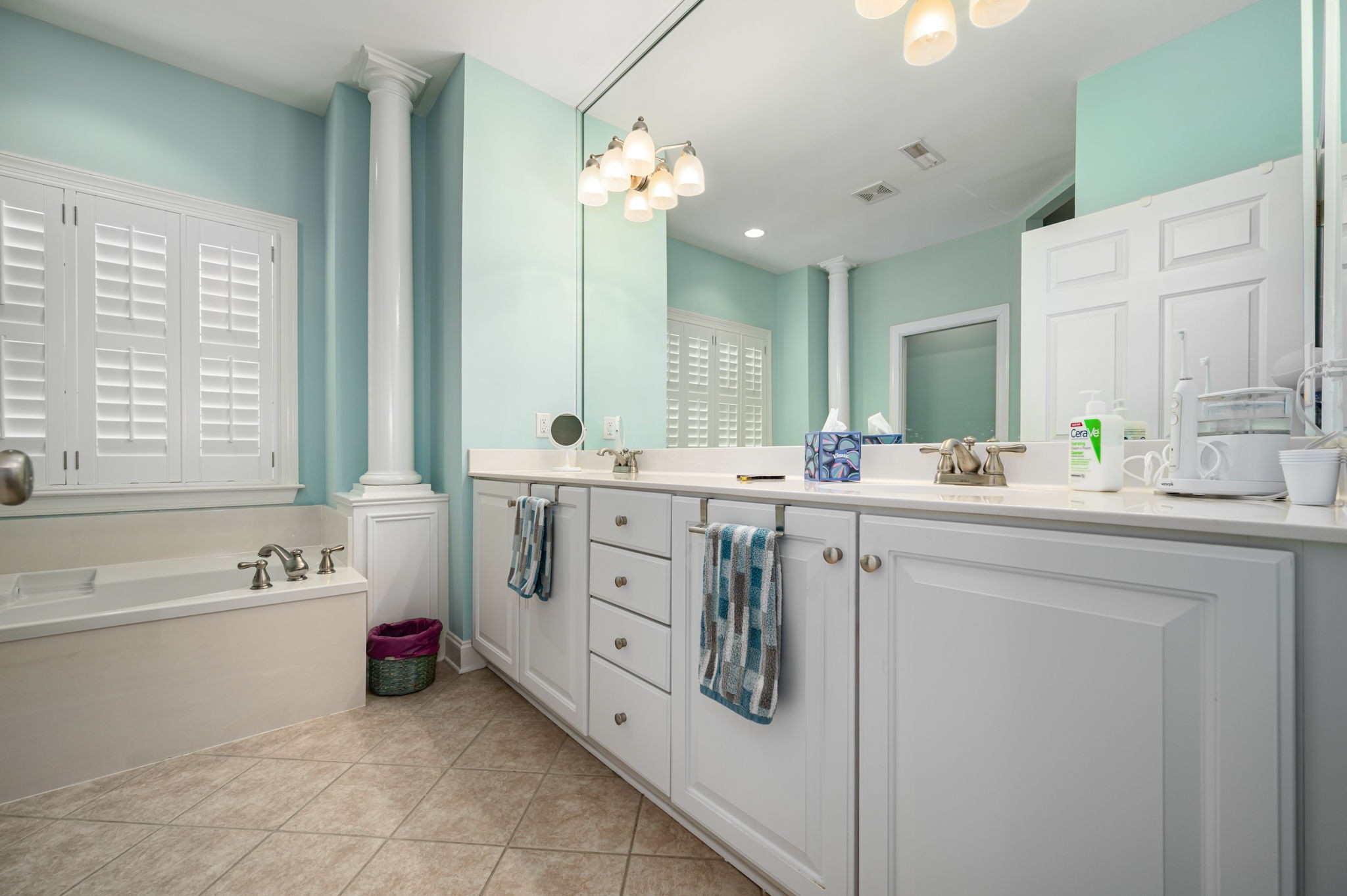 1926 Scarlett Dr