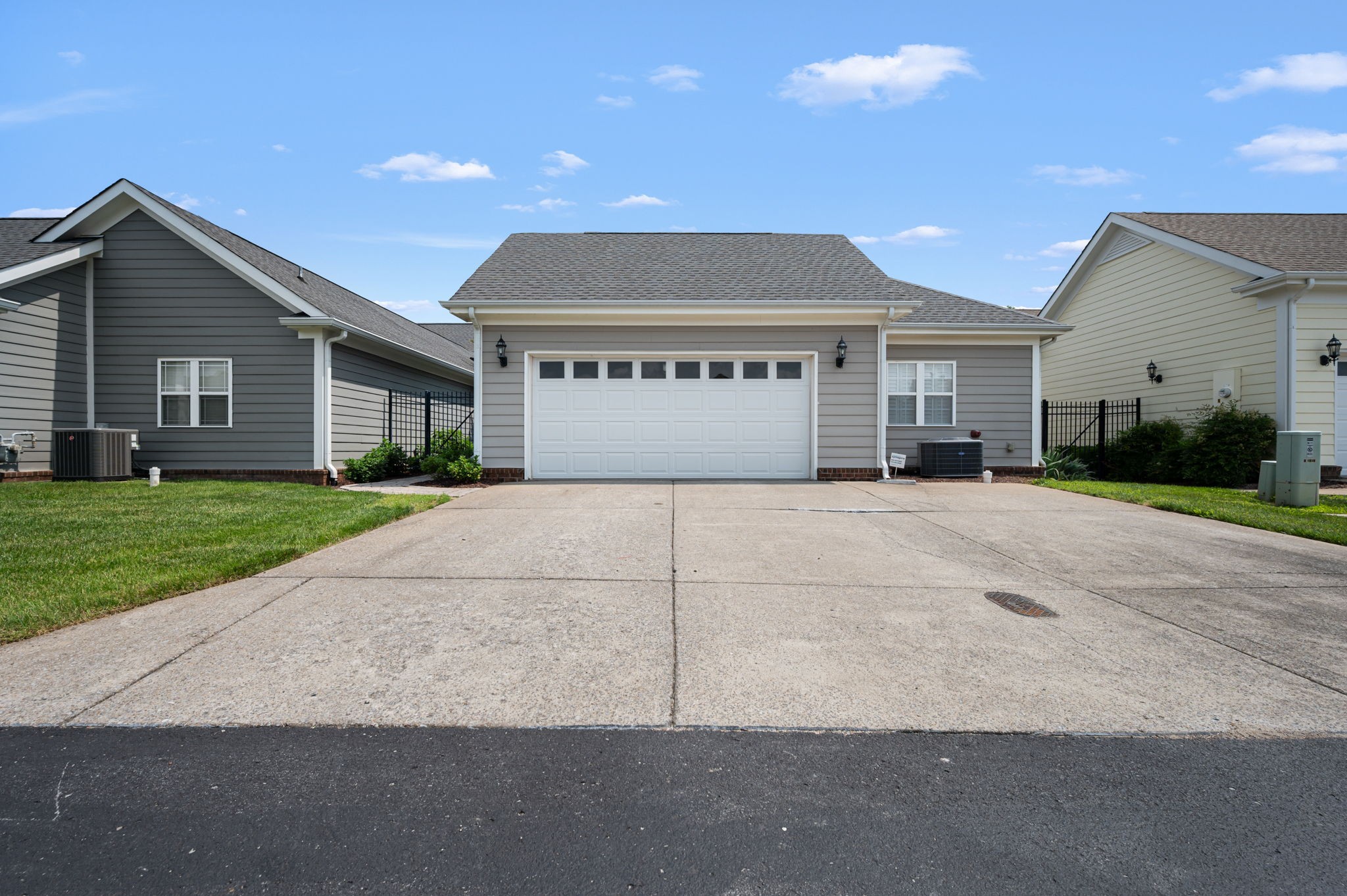 1926 Scarlett Dr