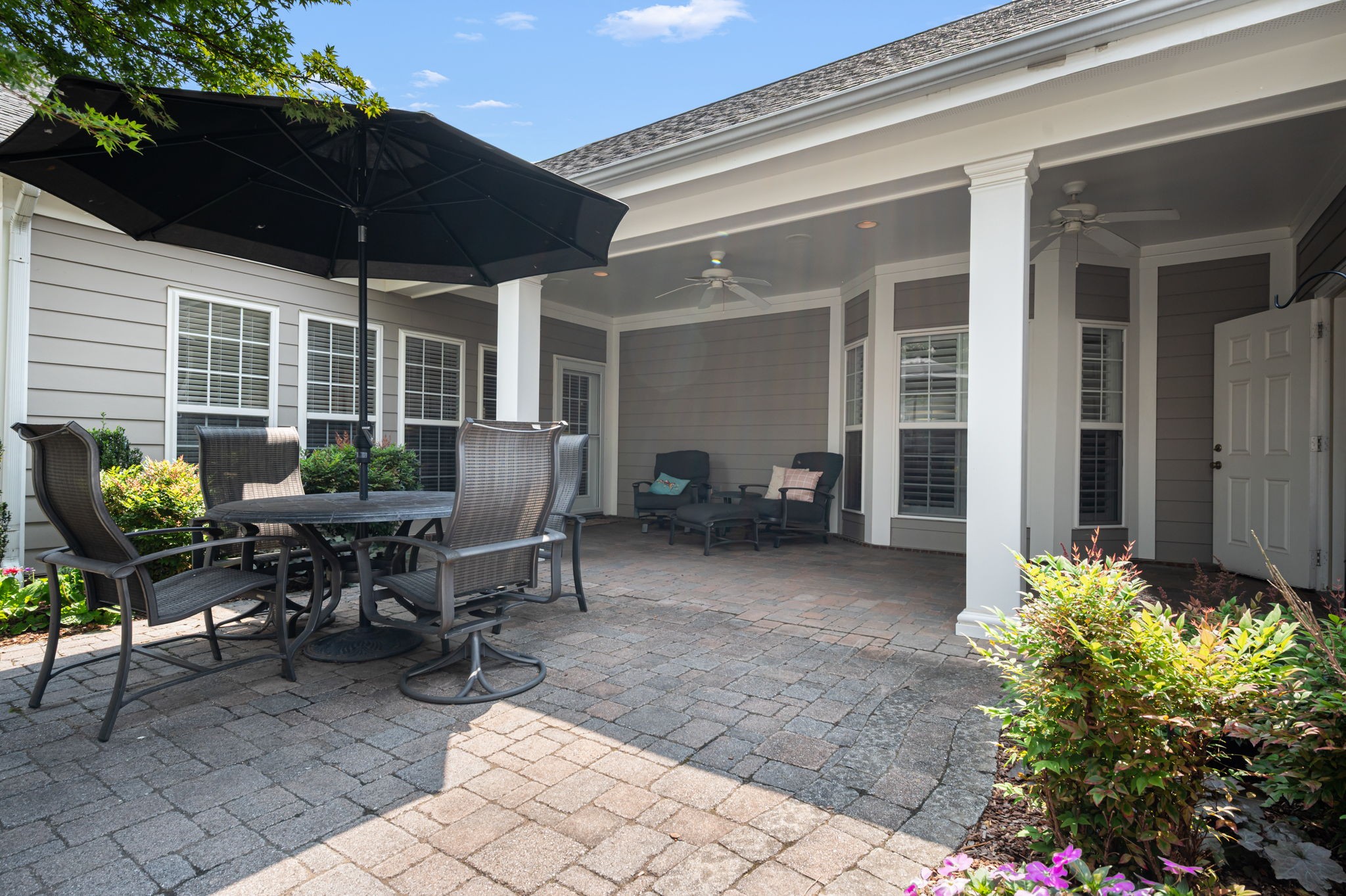 1926 Scarlett Dr