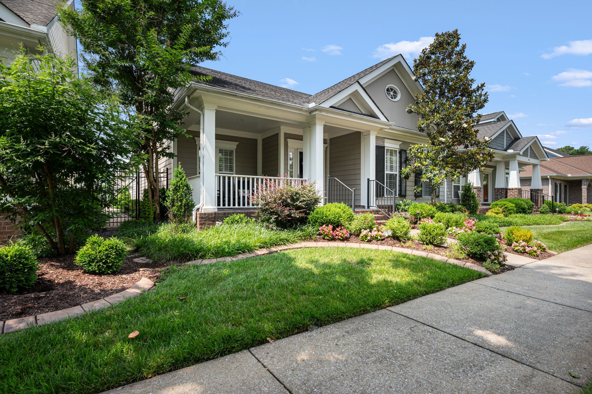 1926 Scarlett Dr
