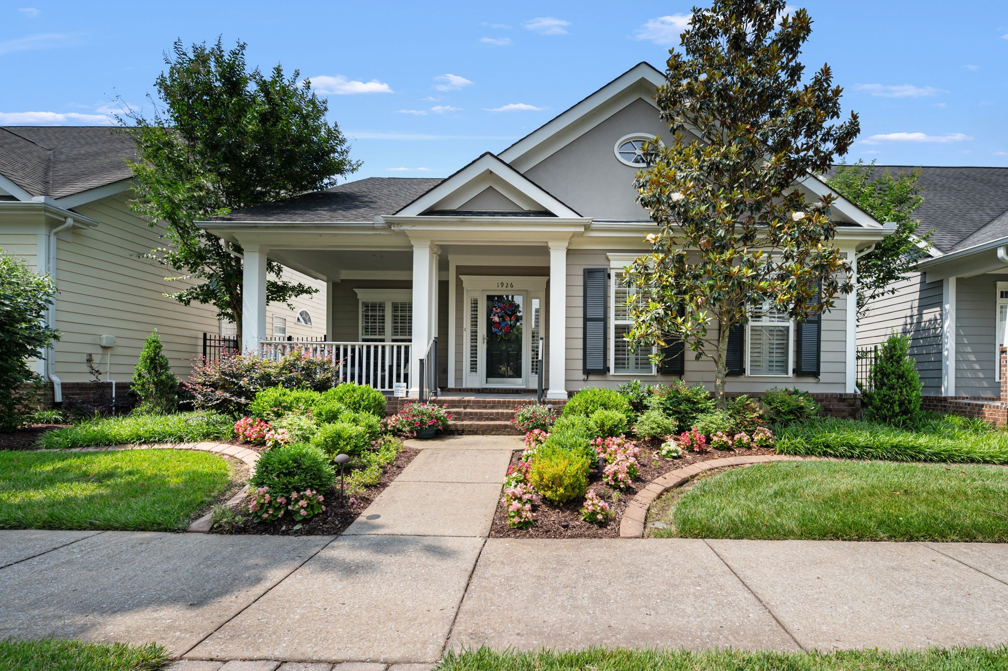 1926 Scarlett Dr
