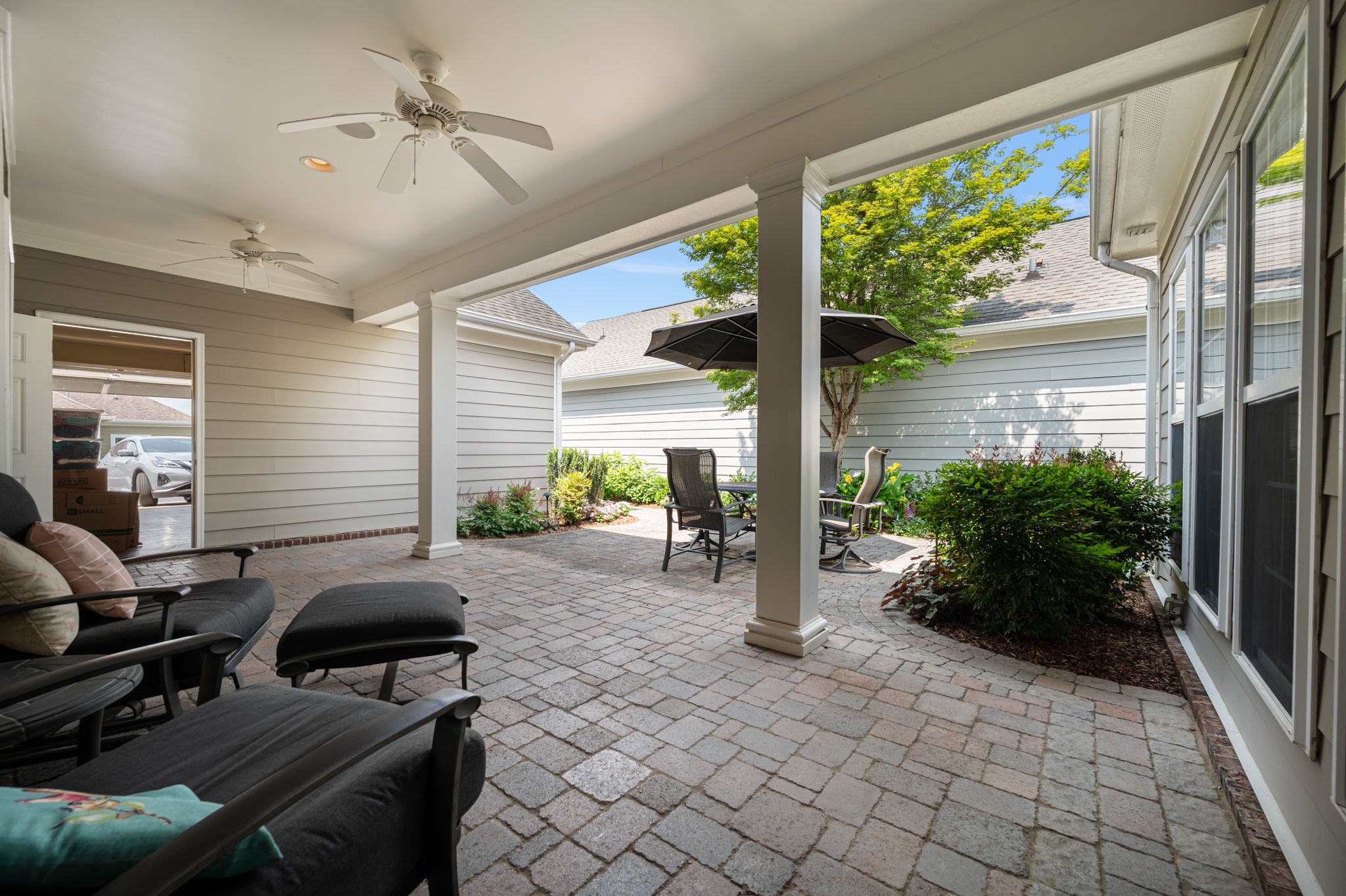 1926 Scarlett Dr