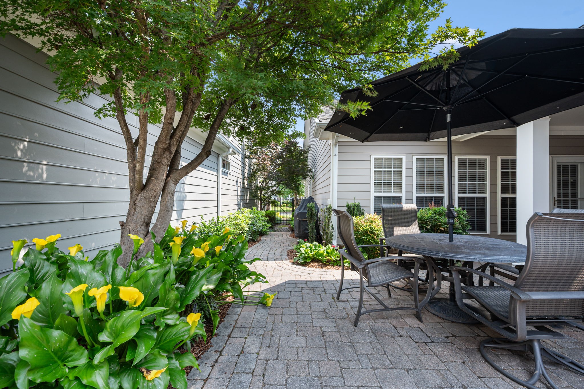 1926 Scarlett Dr