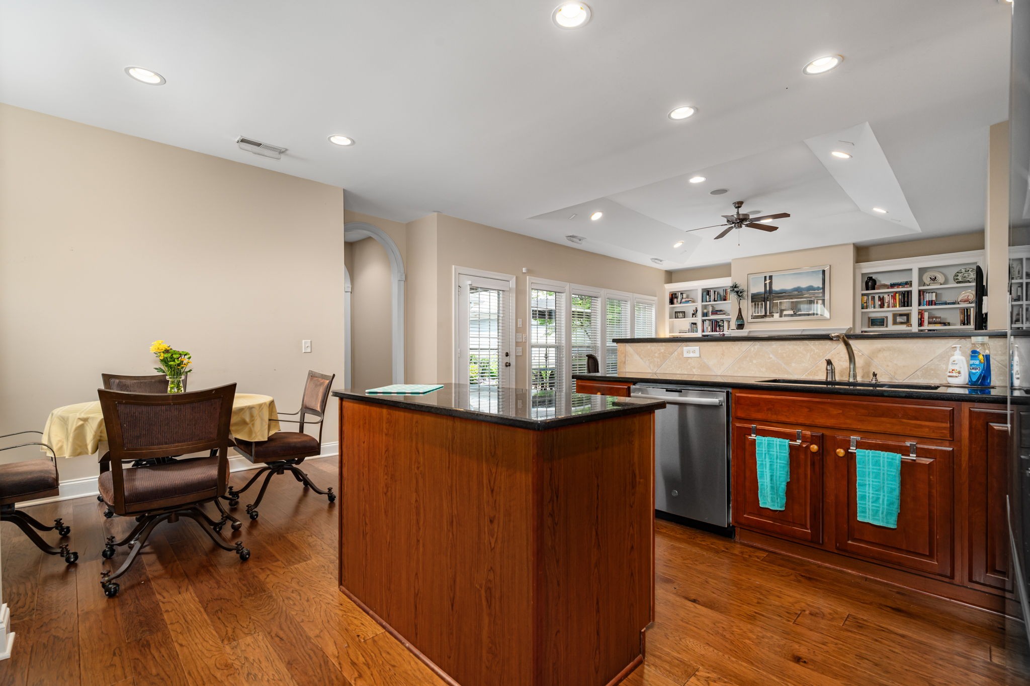 1926 Scarlett Dr