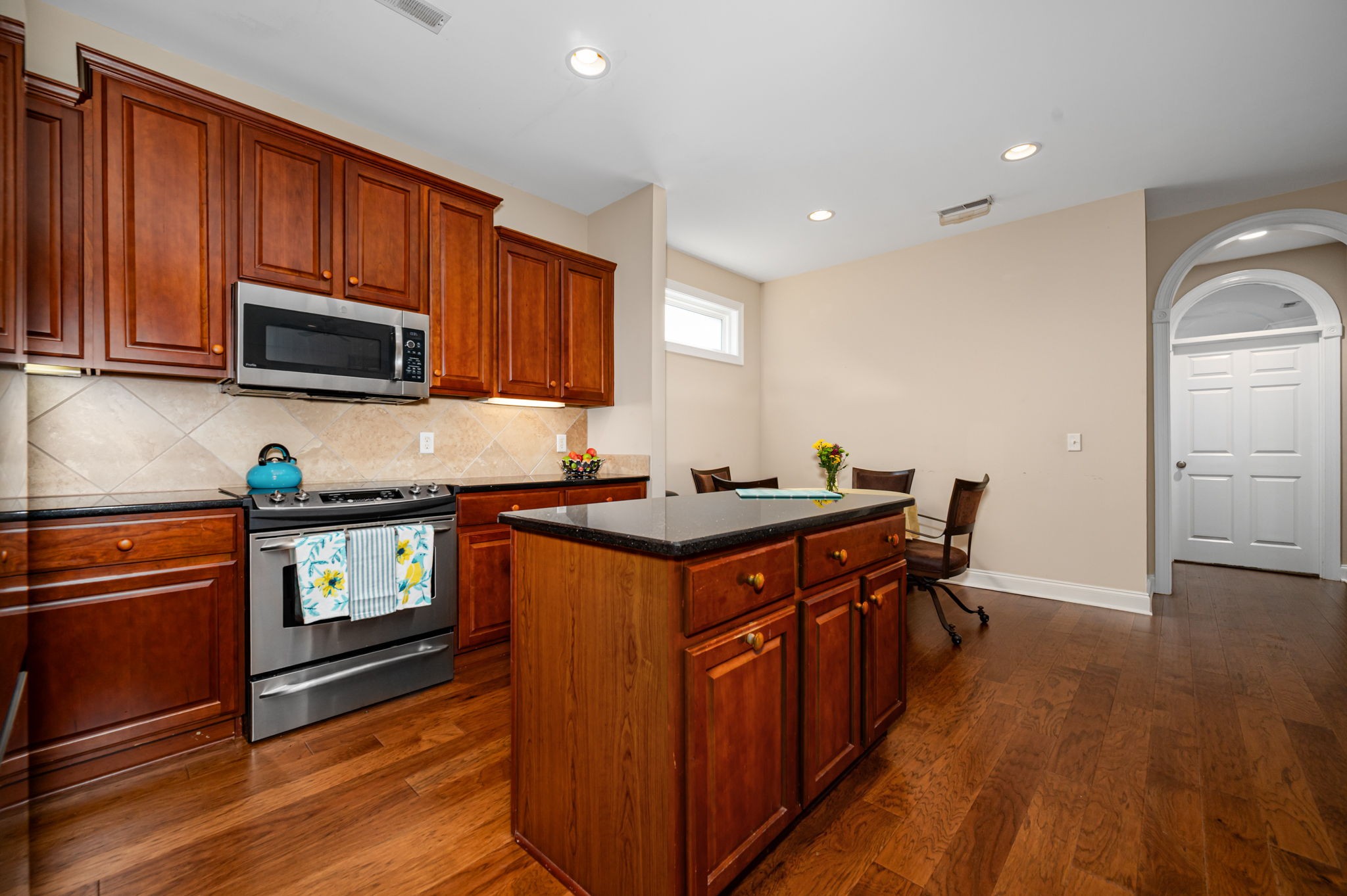 1926 Scarlett Dr