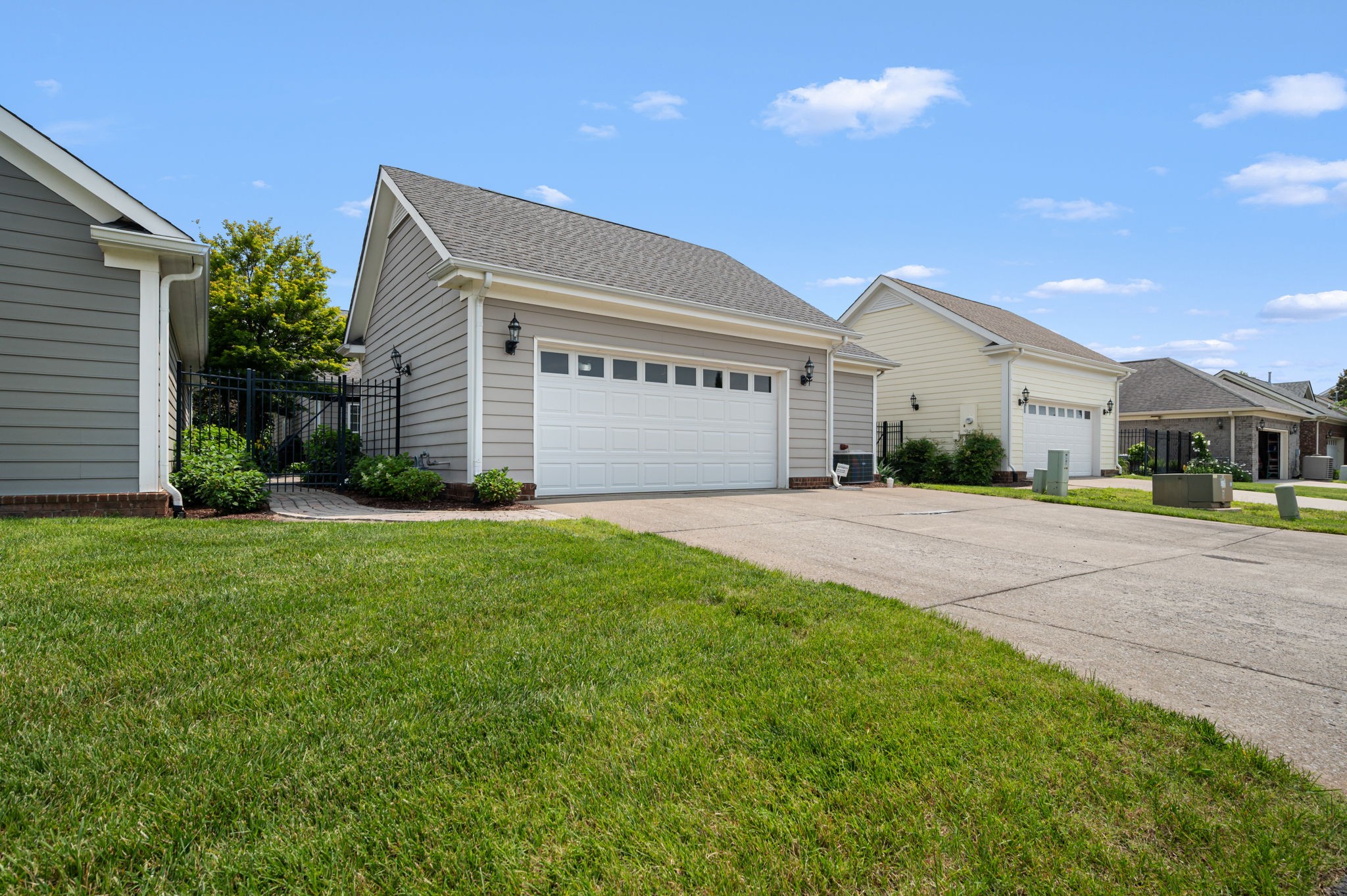 1926 Scarlett Dr