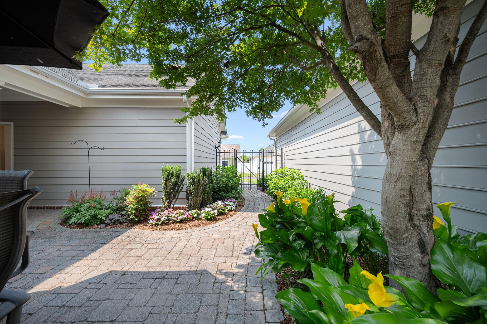 1926 Scarlett Dr
