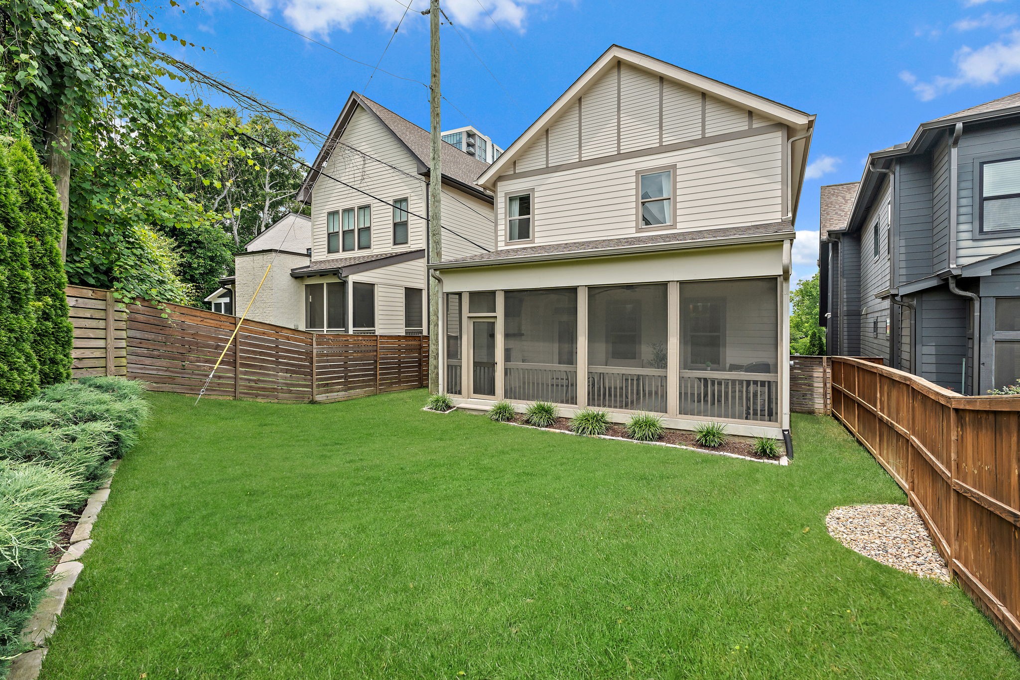 1931 Warfield Dr