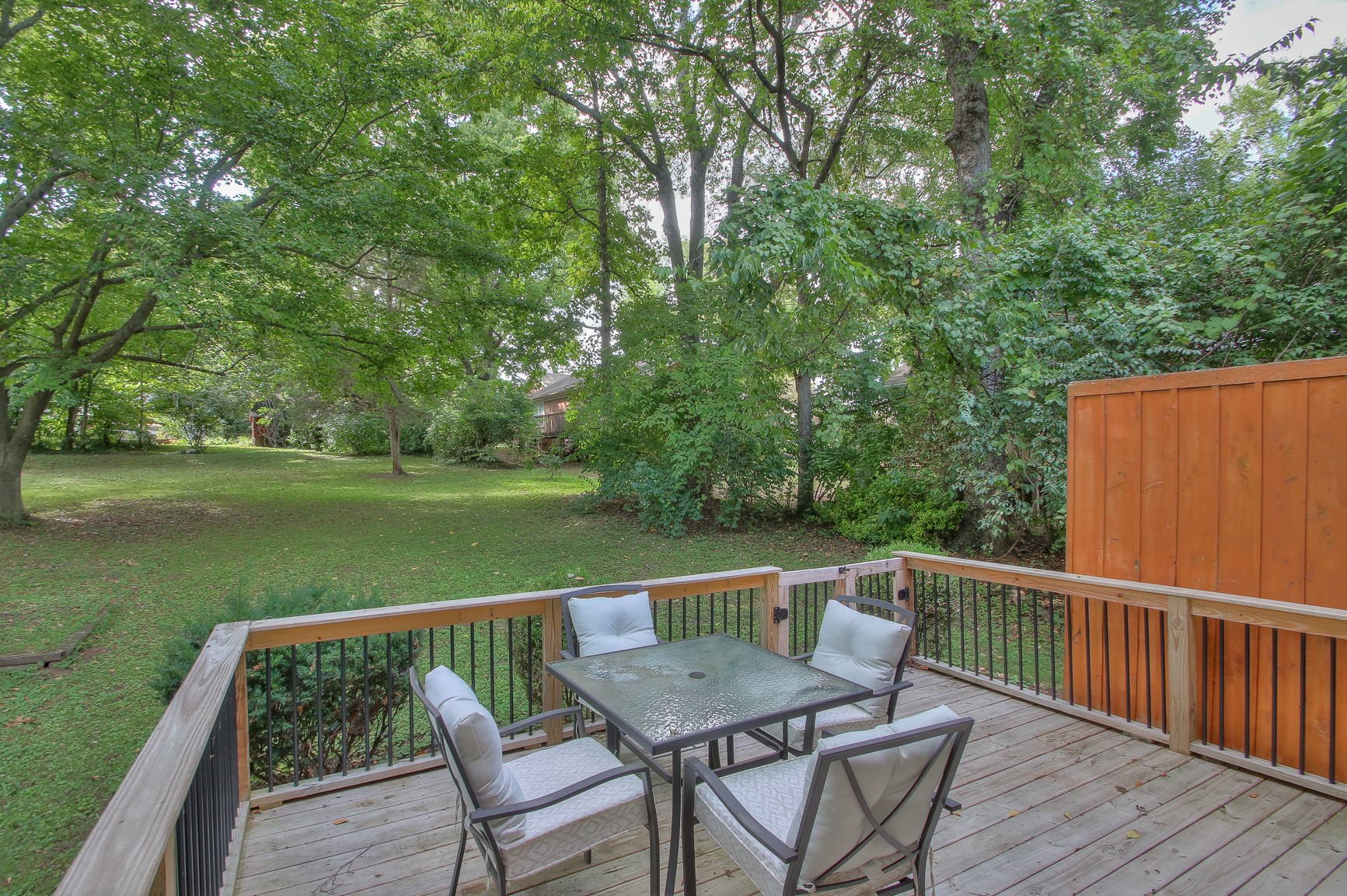 3321 Lealand Ln