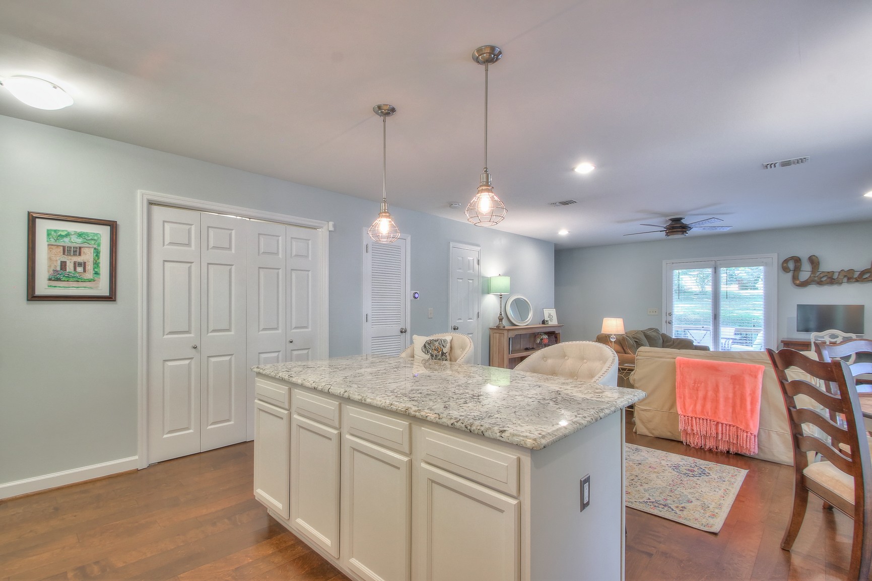 3321 Lealand Ln