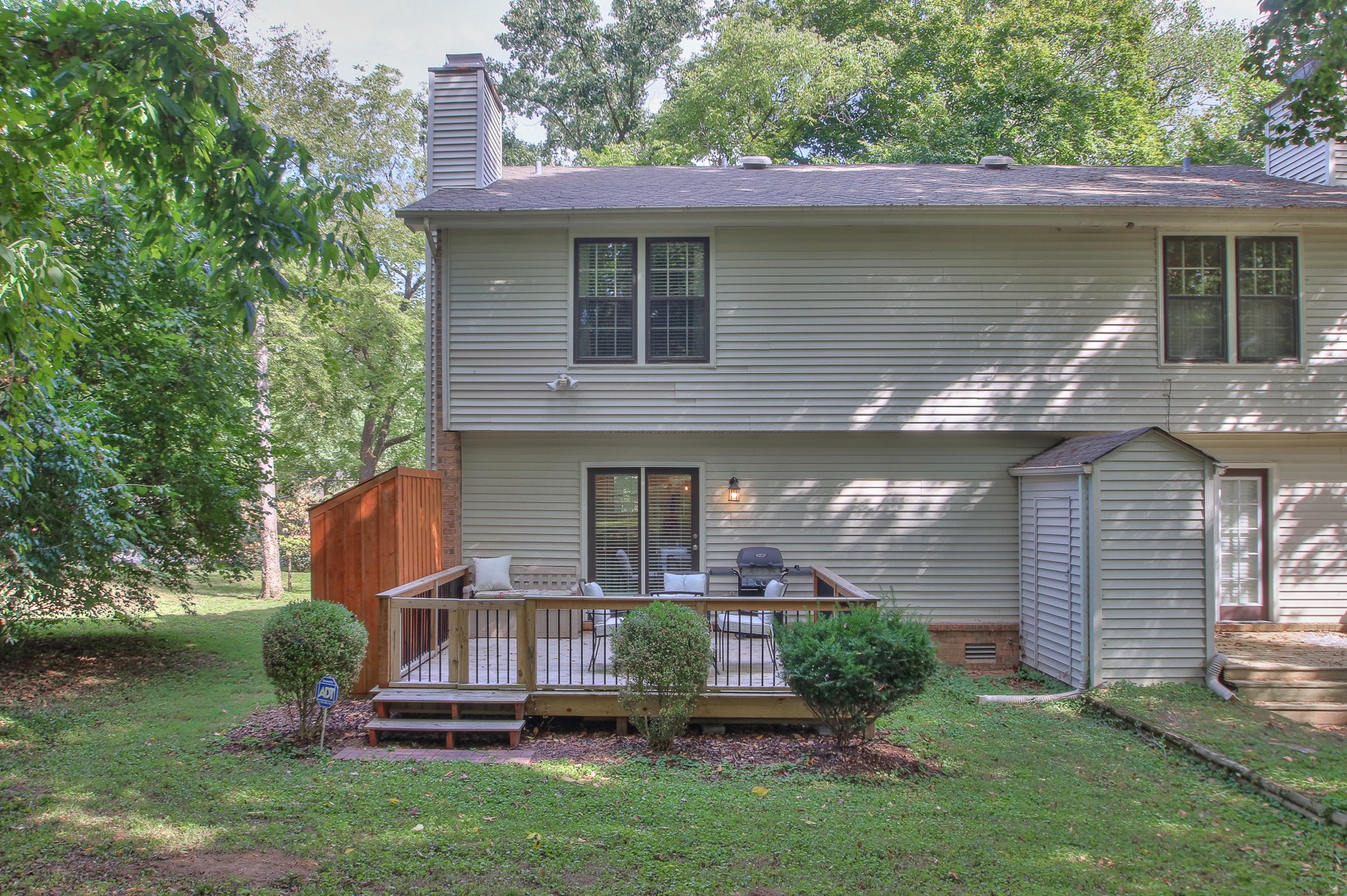 3321 Lealand Ln