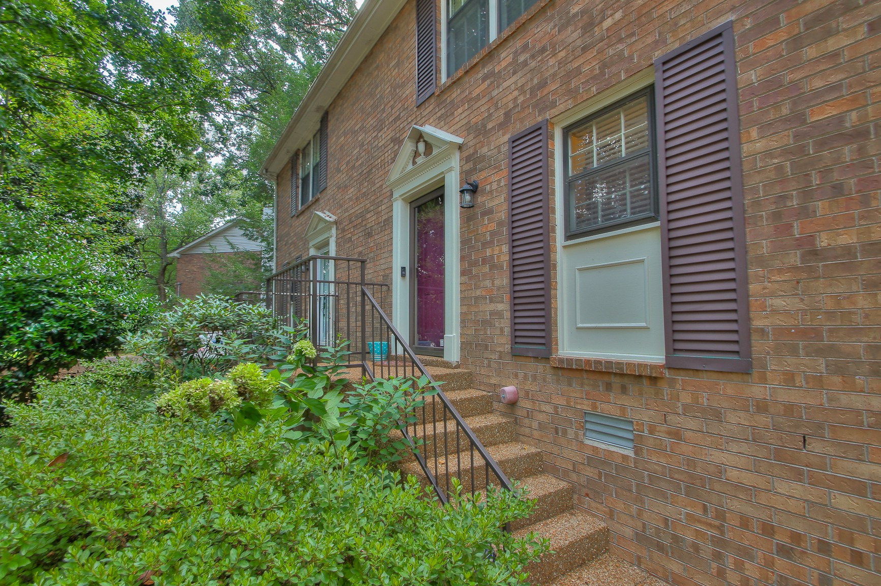 3321 Lealand Ln