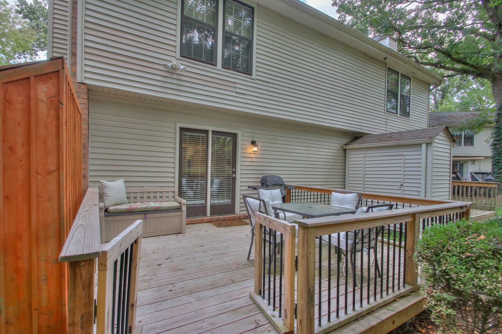 3321 Lealand Ln