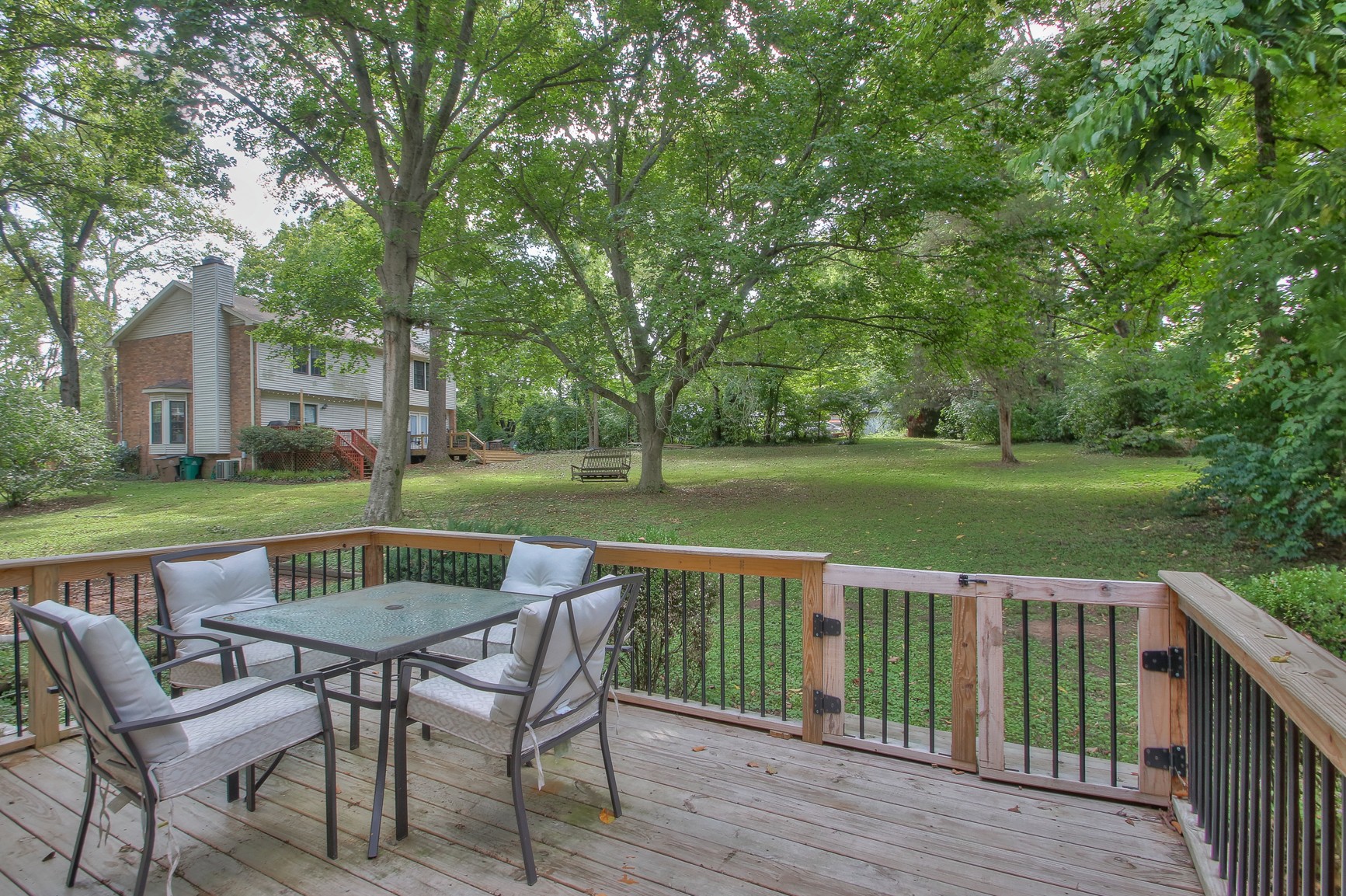 3321 Lealand Ln