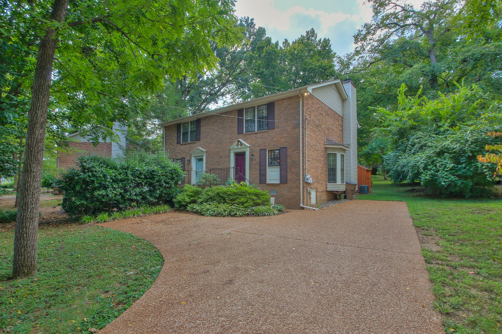 3321 Lealand Ln