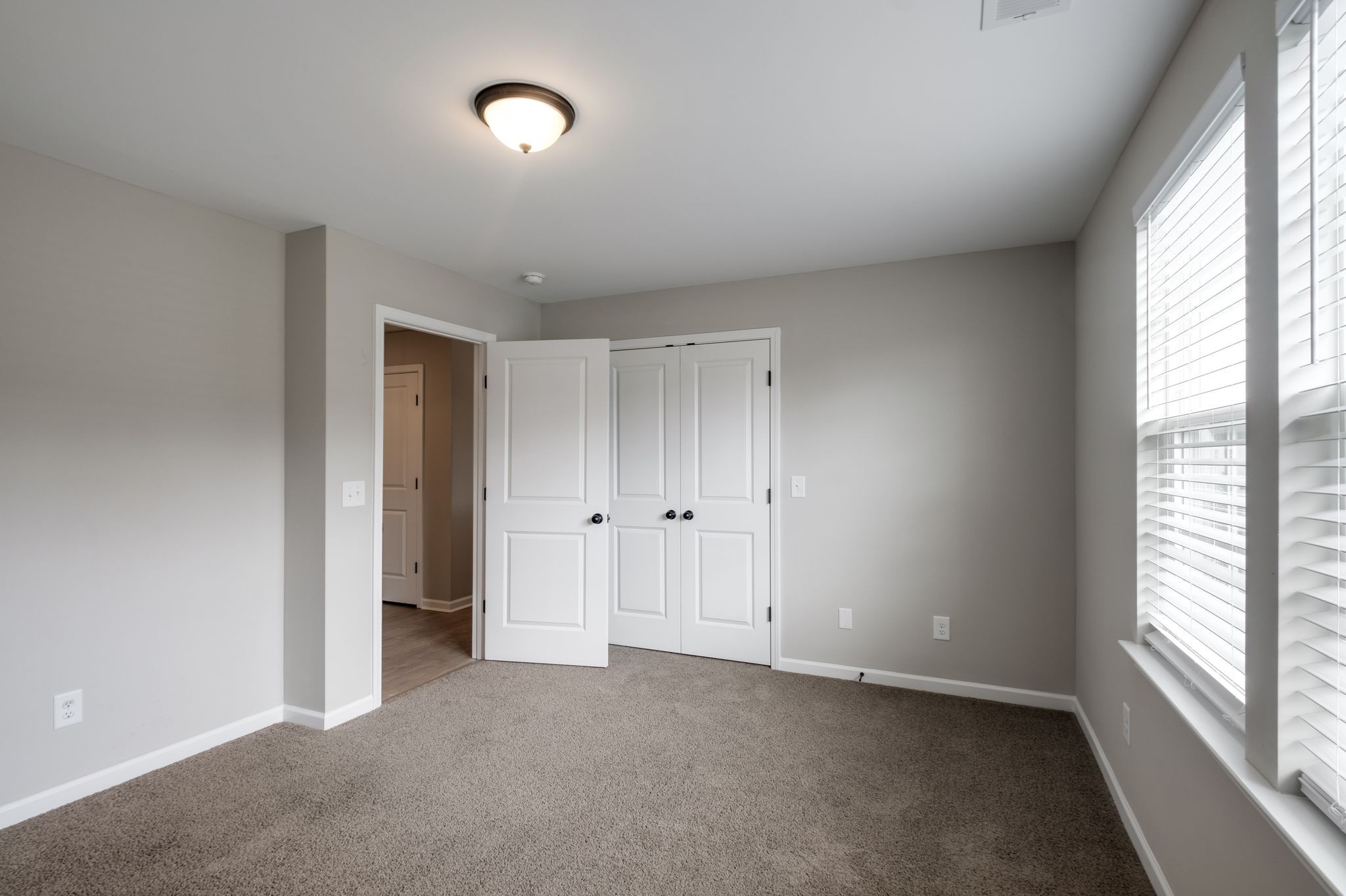 8152 Warbler Way