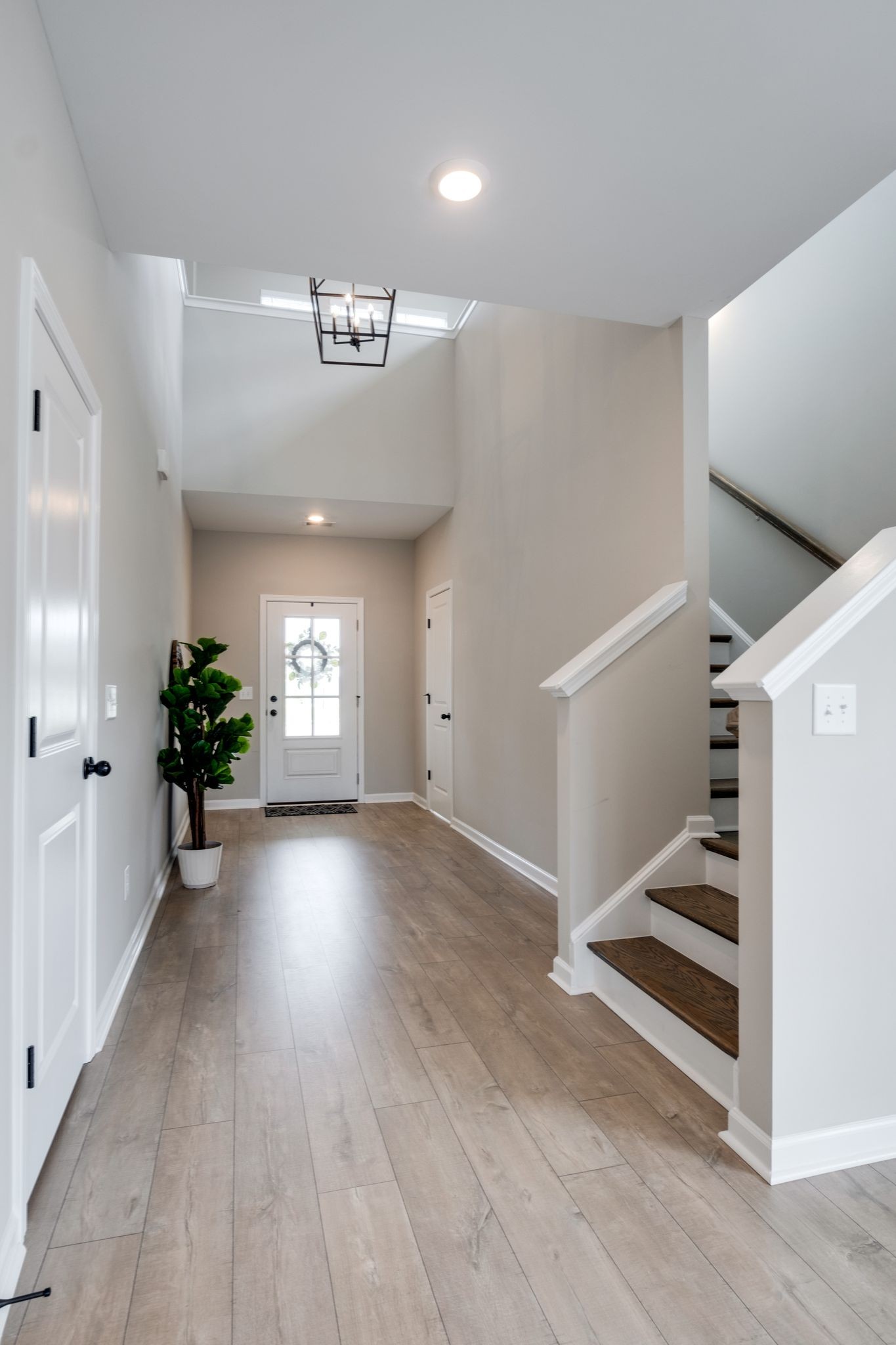 8152 Warbler Way