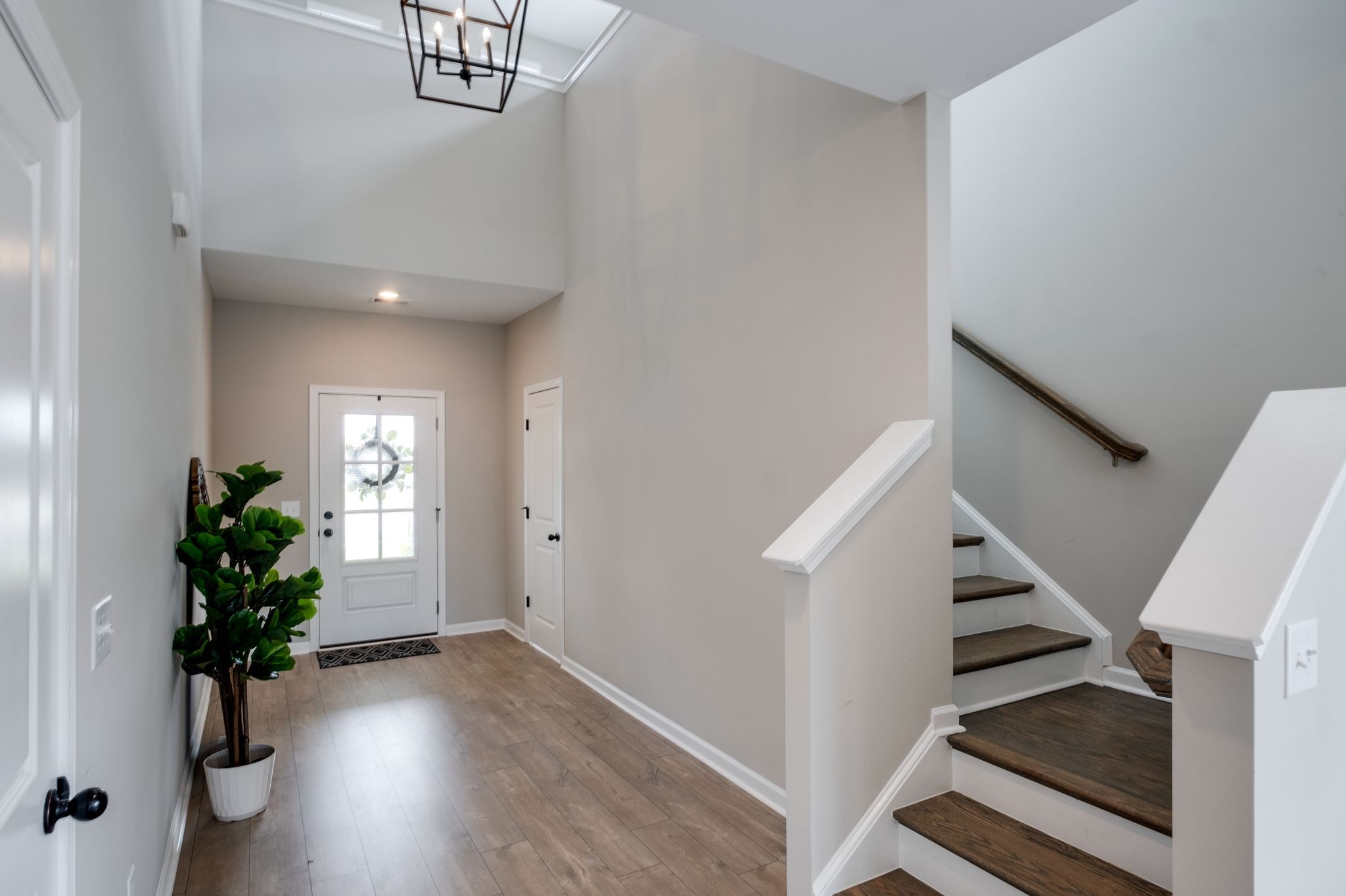 8152 Warbler Way