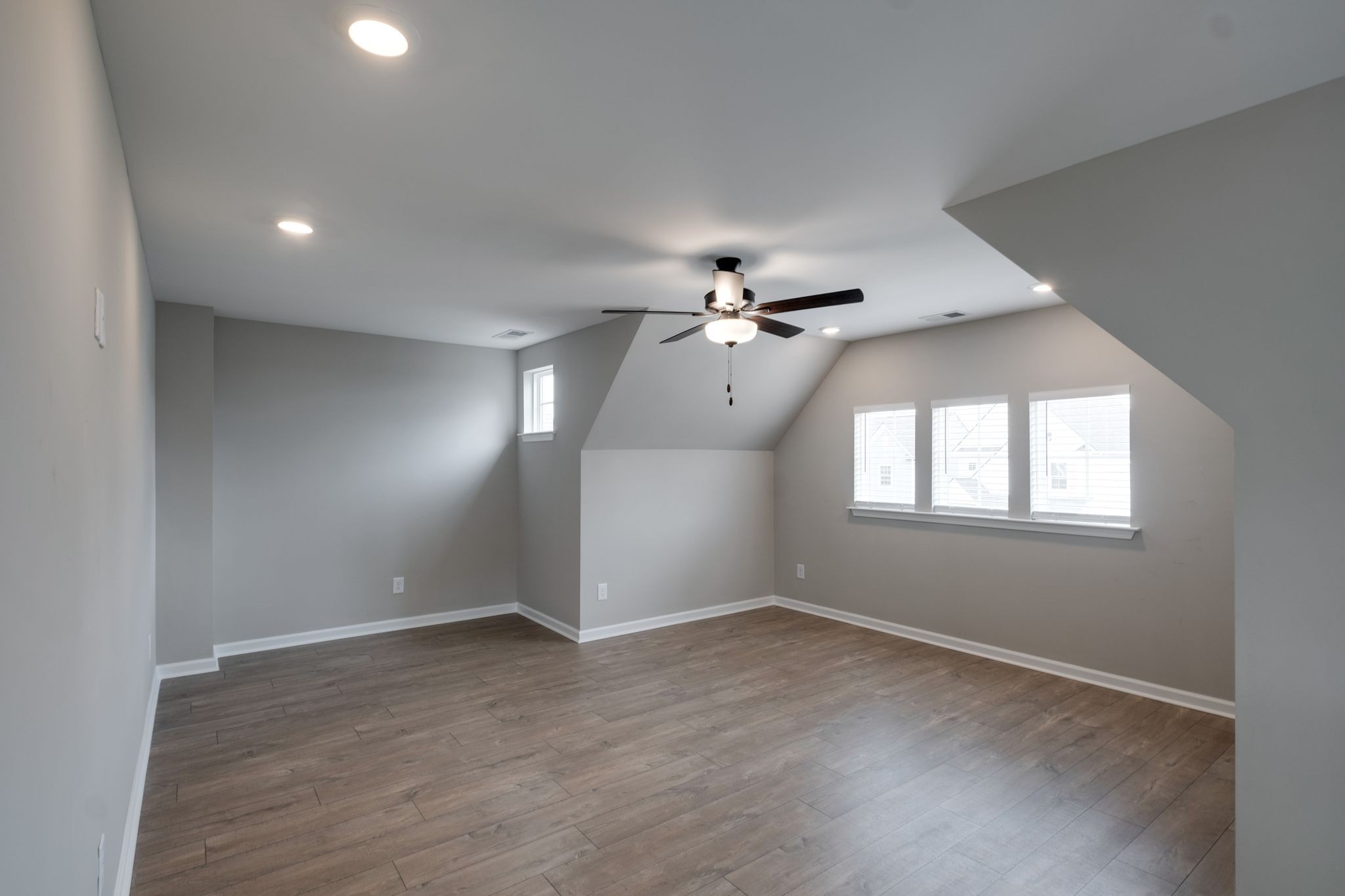 8152 Warbler Way