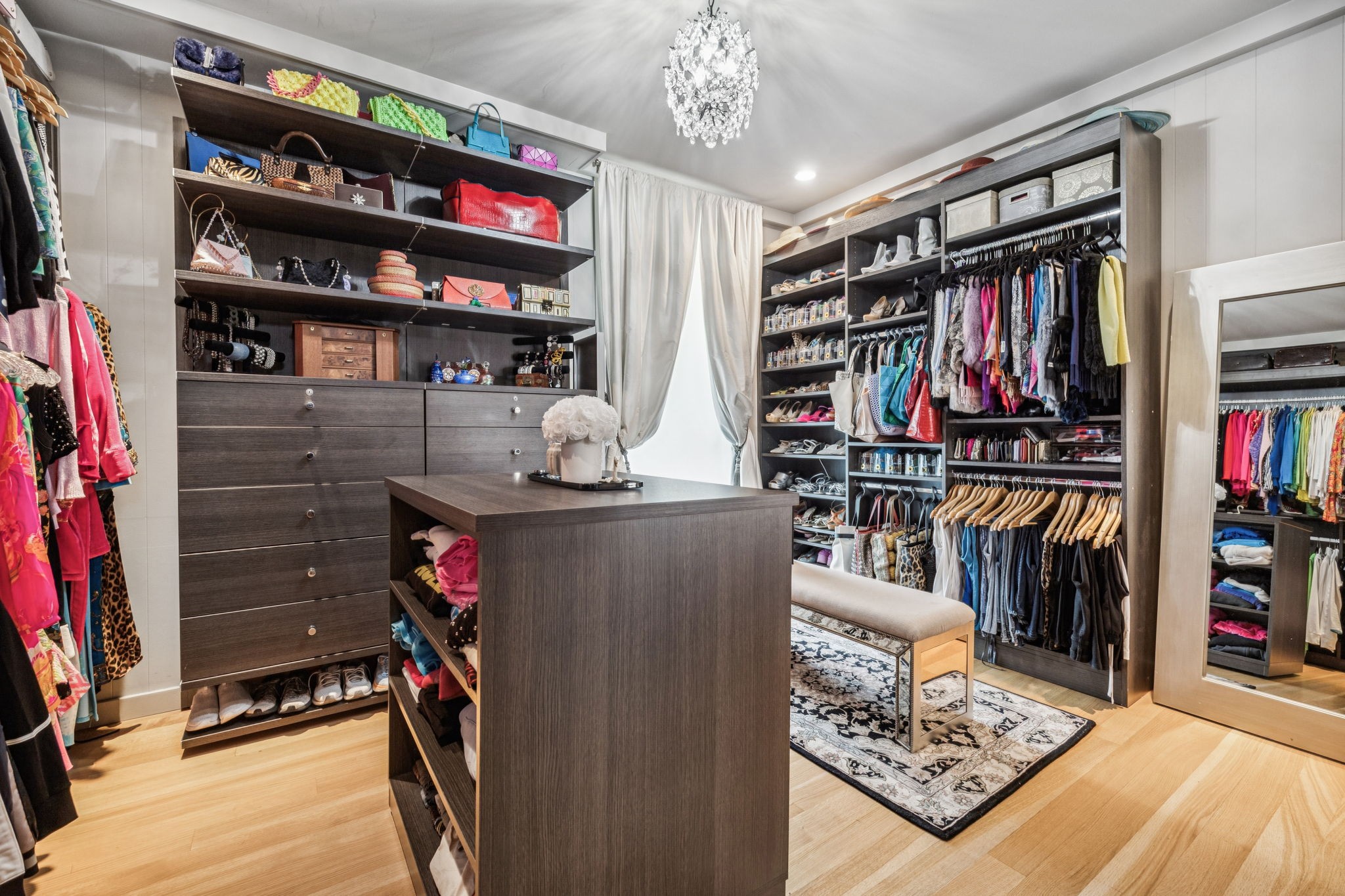1091 Lynnwood Blvd