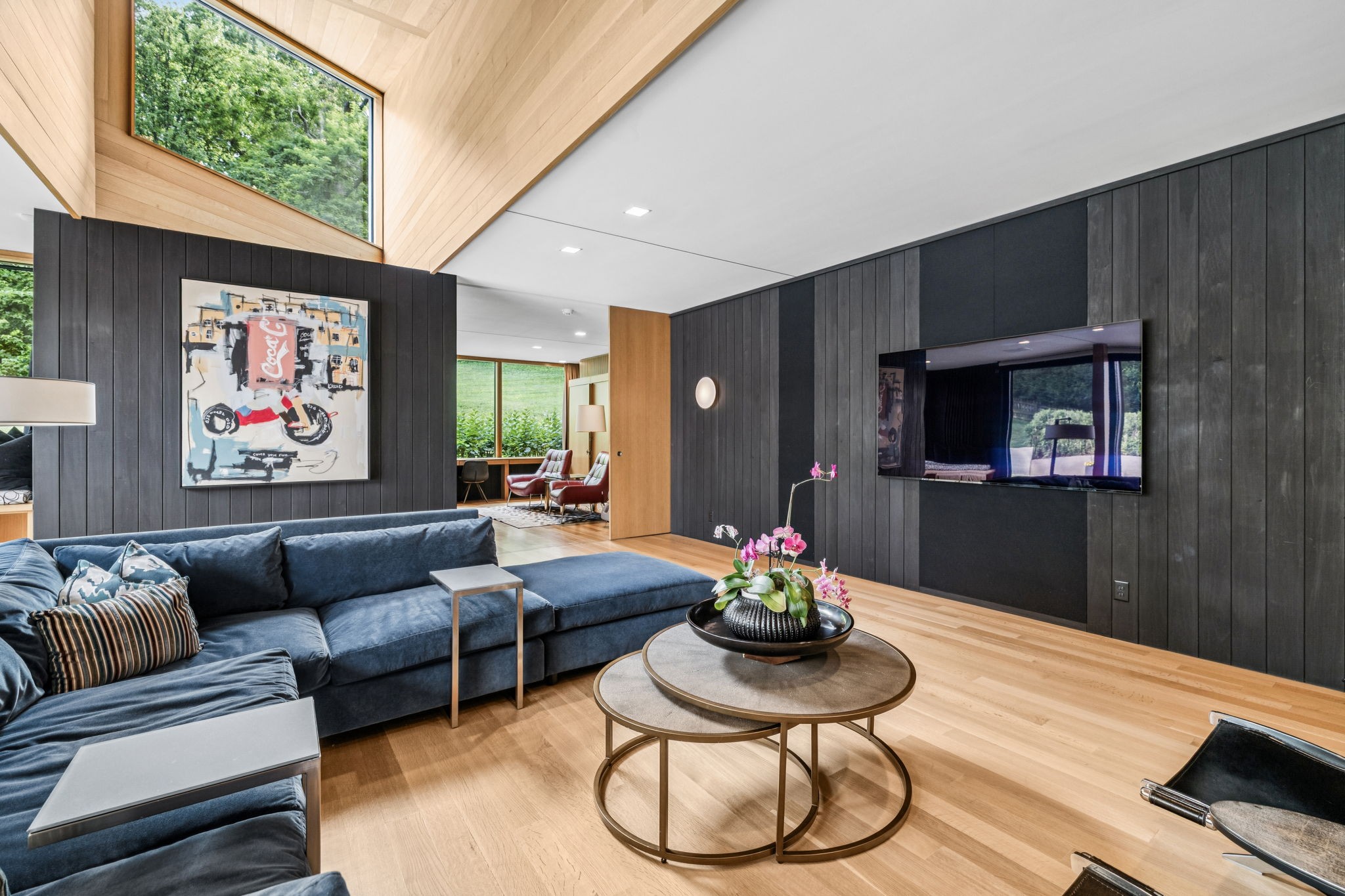1091 Lynnwood Blvd