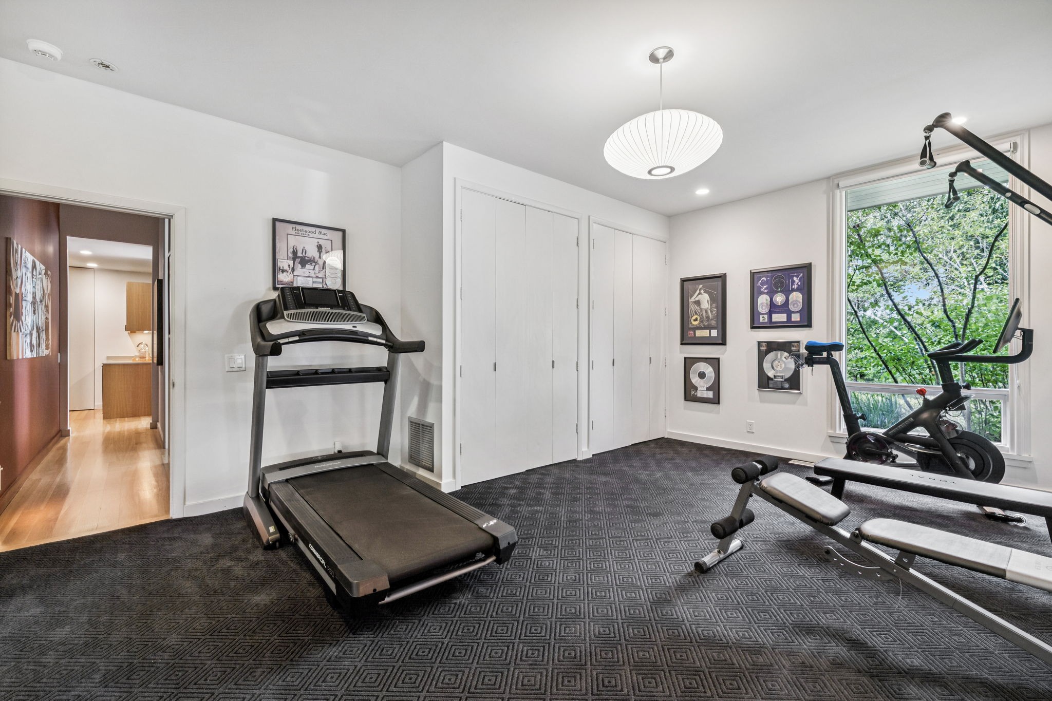 1091 Lynnwood Blvd