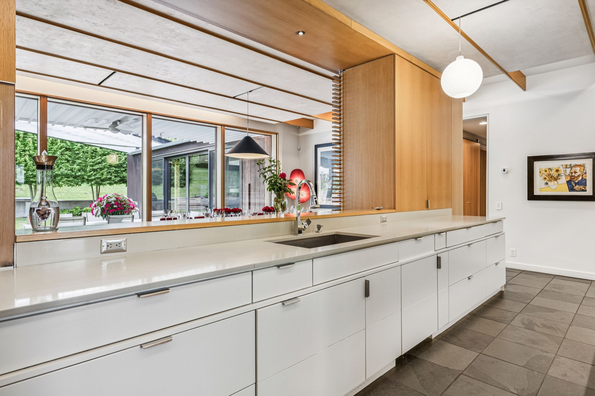 1091 Lynnwood Blvd