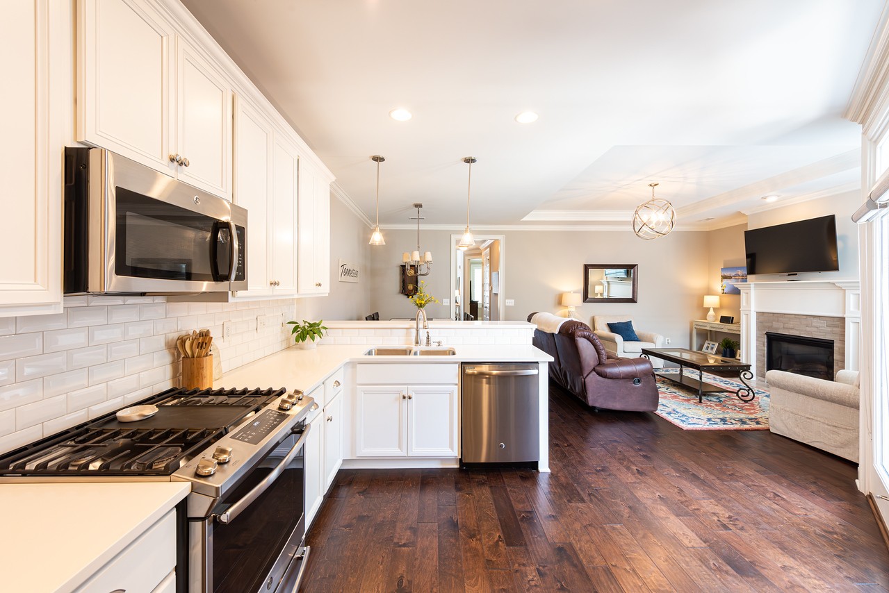7040 Wenlock Ln