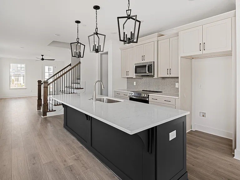 3025 Inman Dr